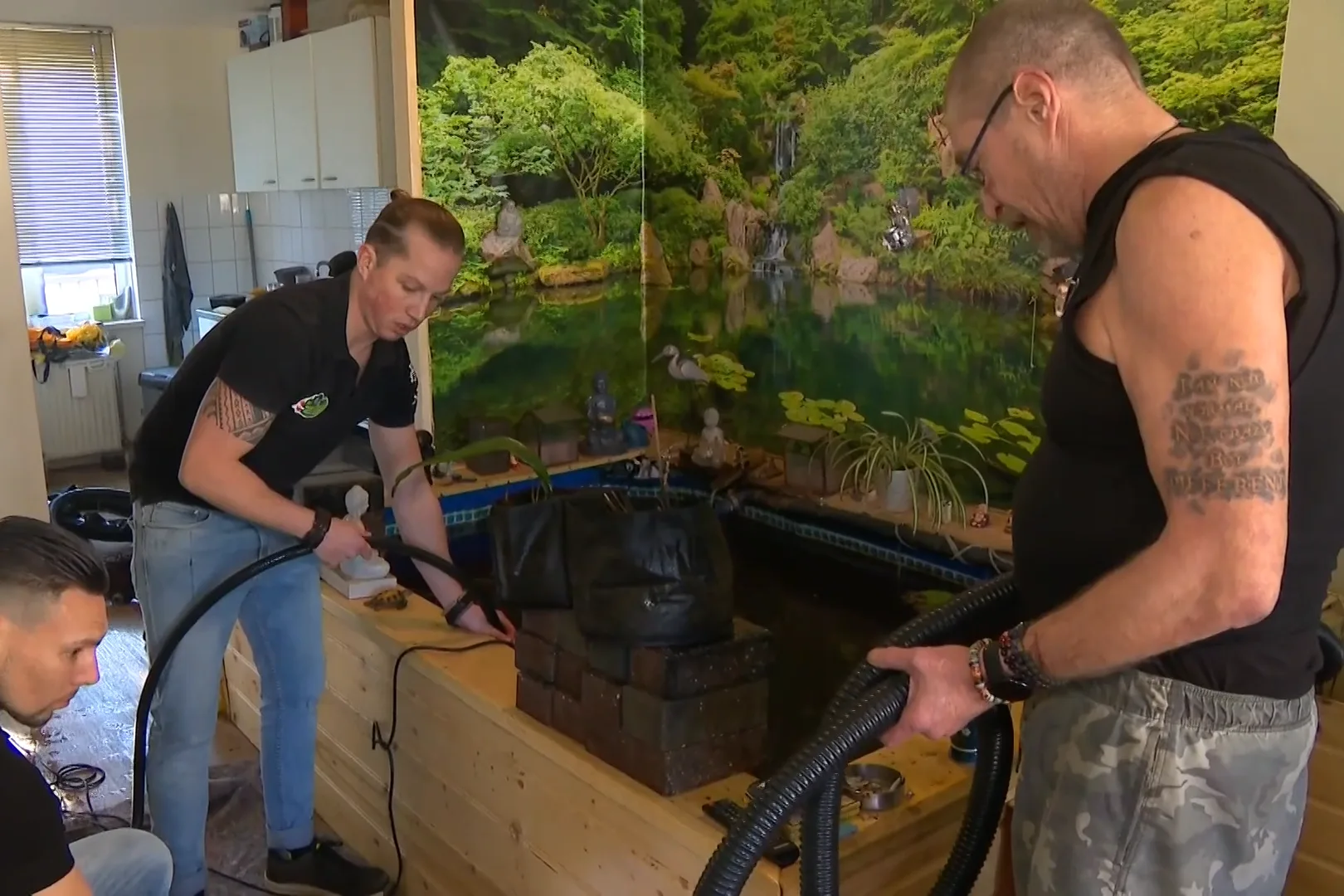 Flatbewoner Gerry in tranen na noodgedwongen afstaan vissen: 'Vertrouwen in de mensheid is weg'