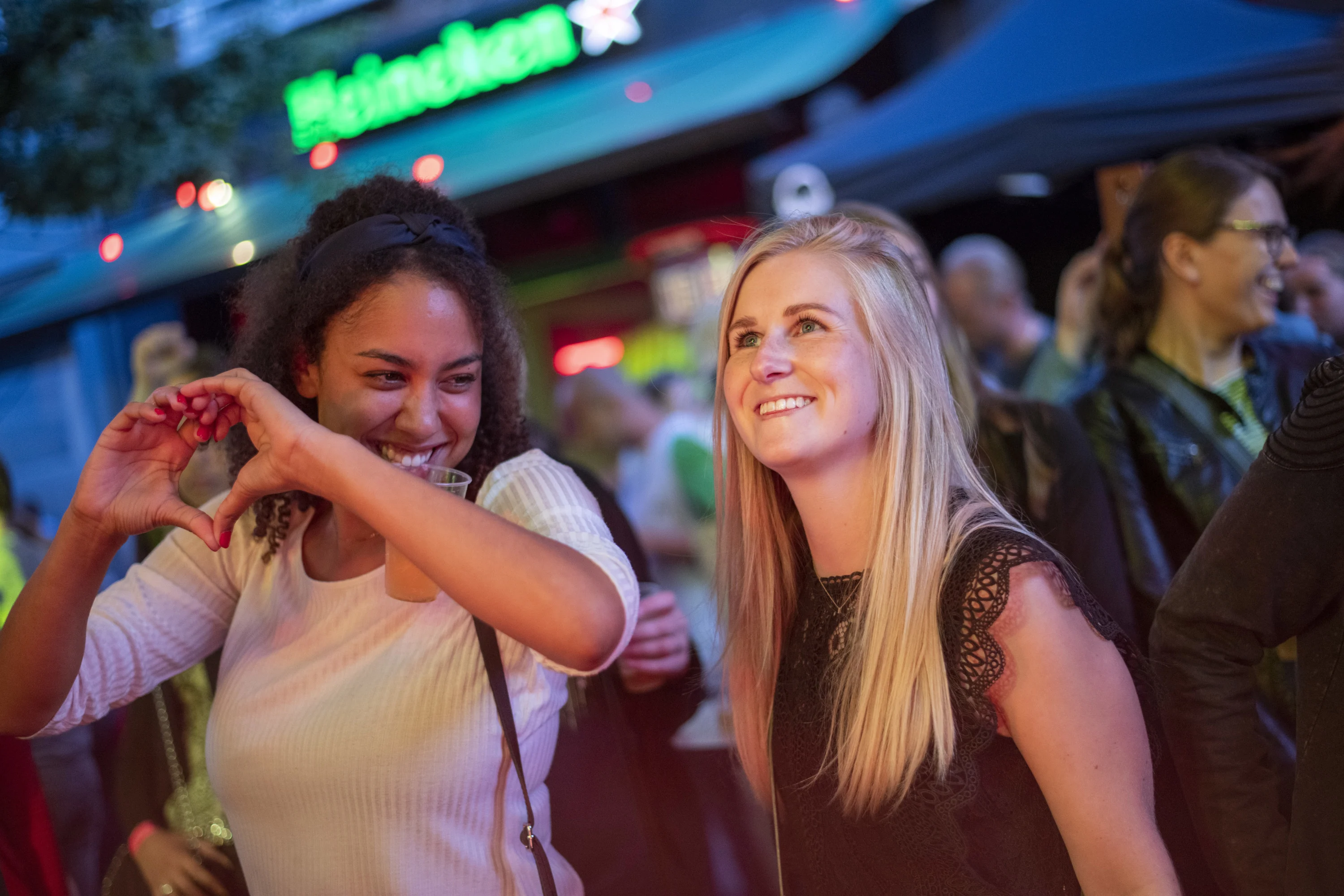 Na corona weer lekker uit je dak tijdens de 'Summer of love'? Zo doe je het veilig