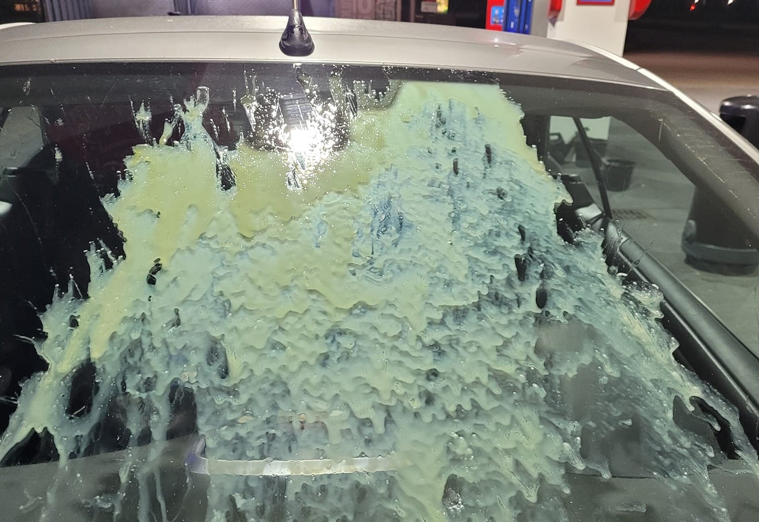 Jongeren gooien eieren op autoruiten in Emmen: 'Weten jullie wat jullie veroorzaken?' 