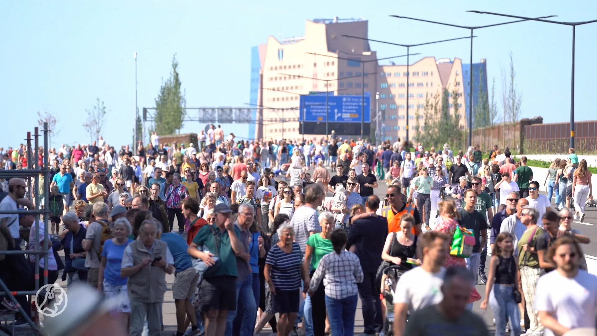 Ruim 20.000 mensen lopen over nieuwe ringweg Groningen