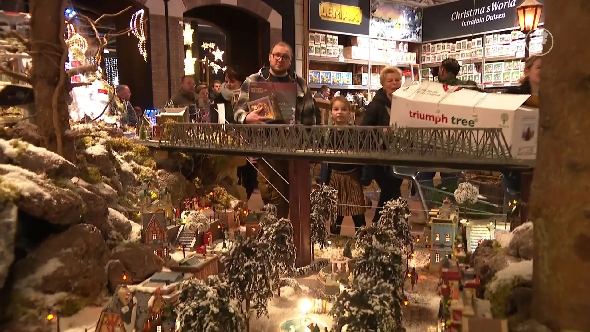 Kerstdorpjes, ballen en lichtgevende herten: in de rij voor de beste deals, voor volgend jaar