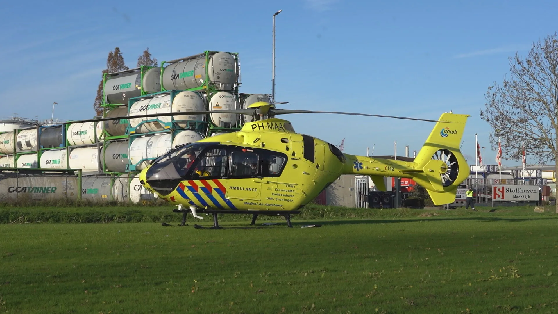 Acht mensen onwel door vrijgekomen giftige stof op industrieterrein Moerdijk
