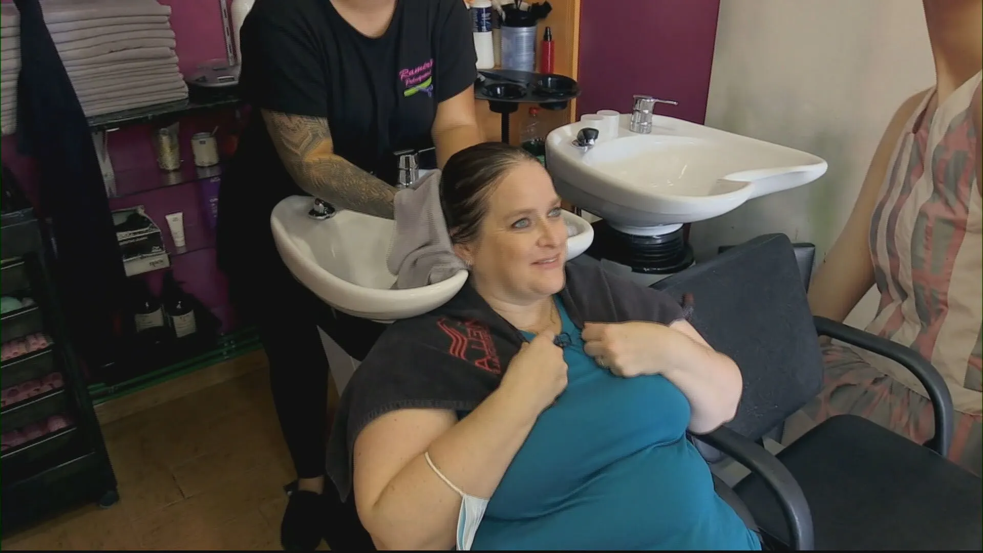 Judith kan eindelijk naar de kapper in Steenrijk, Straatarm: 'Heel apart, een momentje voor mezelf'