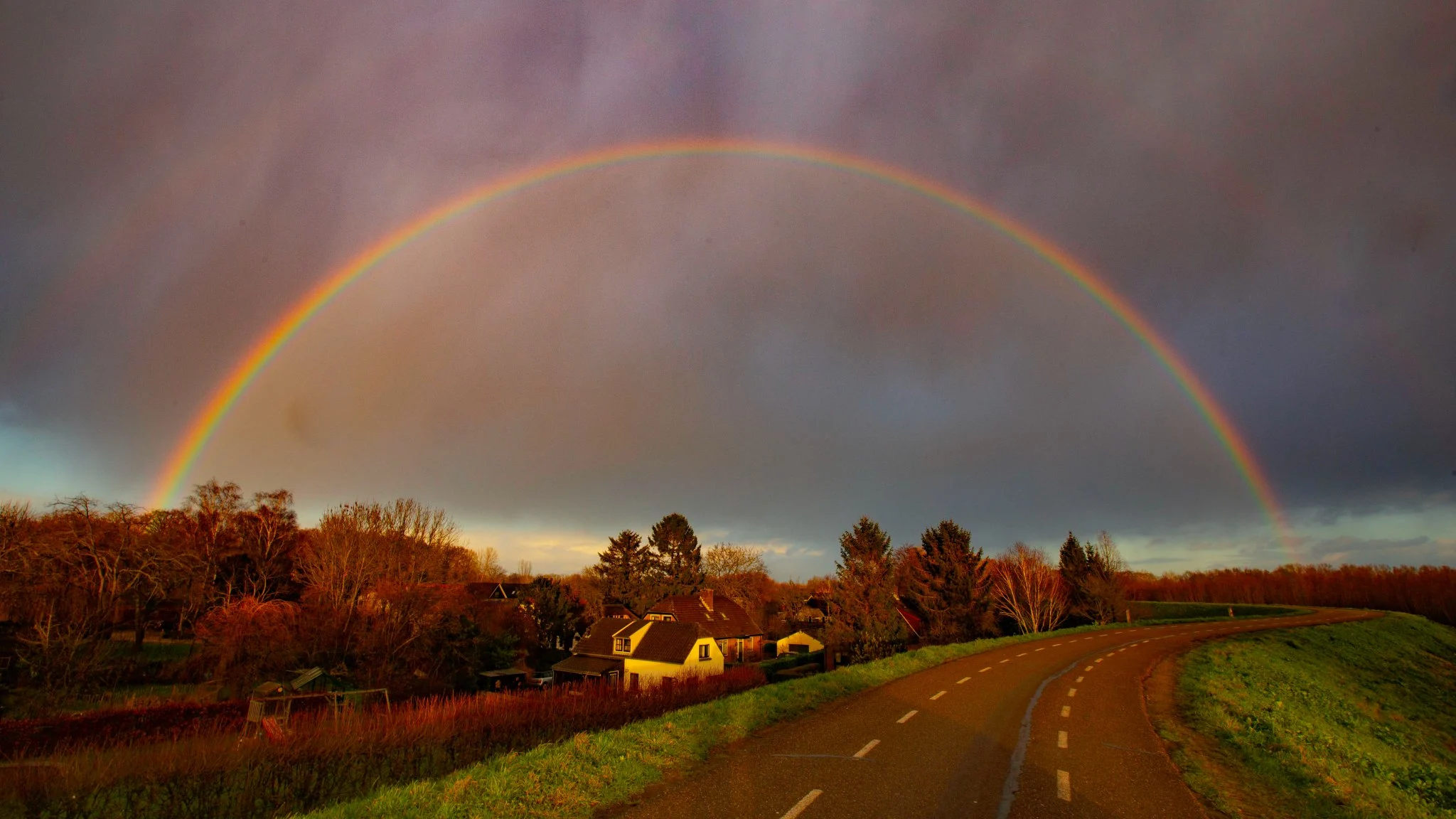 Nu en dan zon, maar in het noorden ook enkele buien