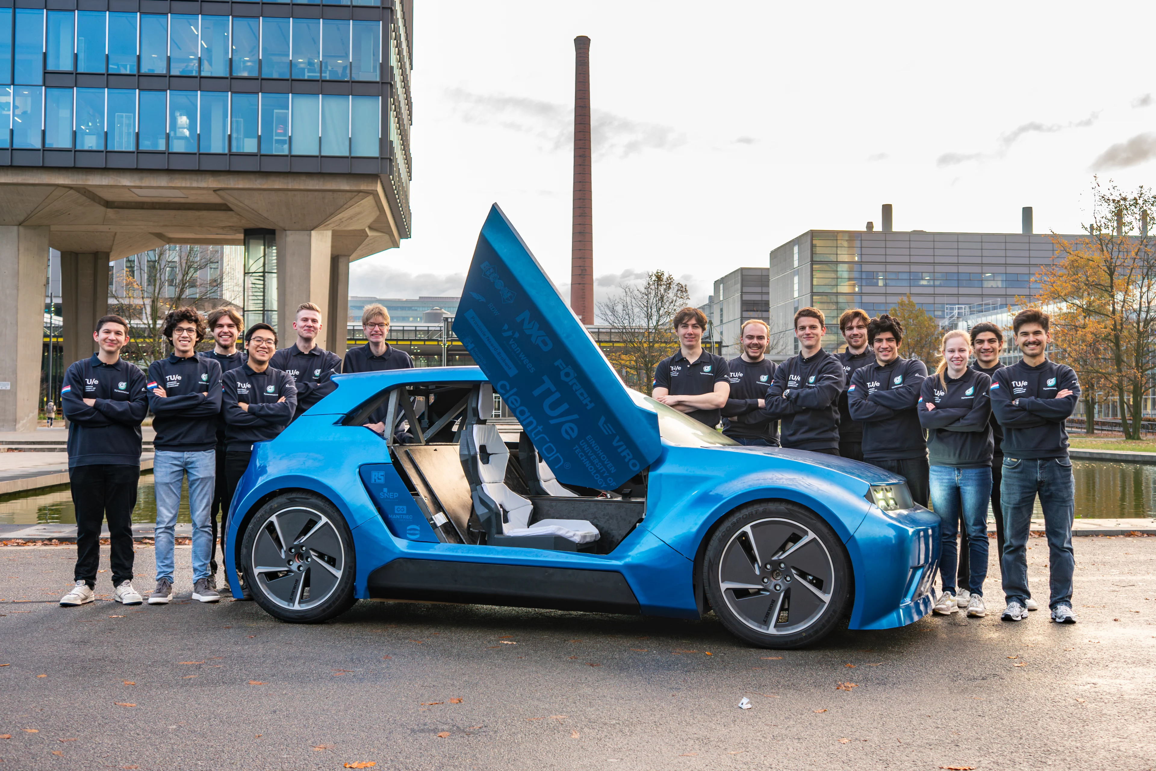 Brabantse studenten bouwen elektrische auto die je zélf kunt repareren