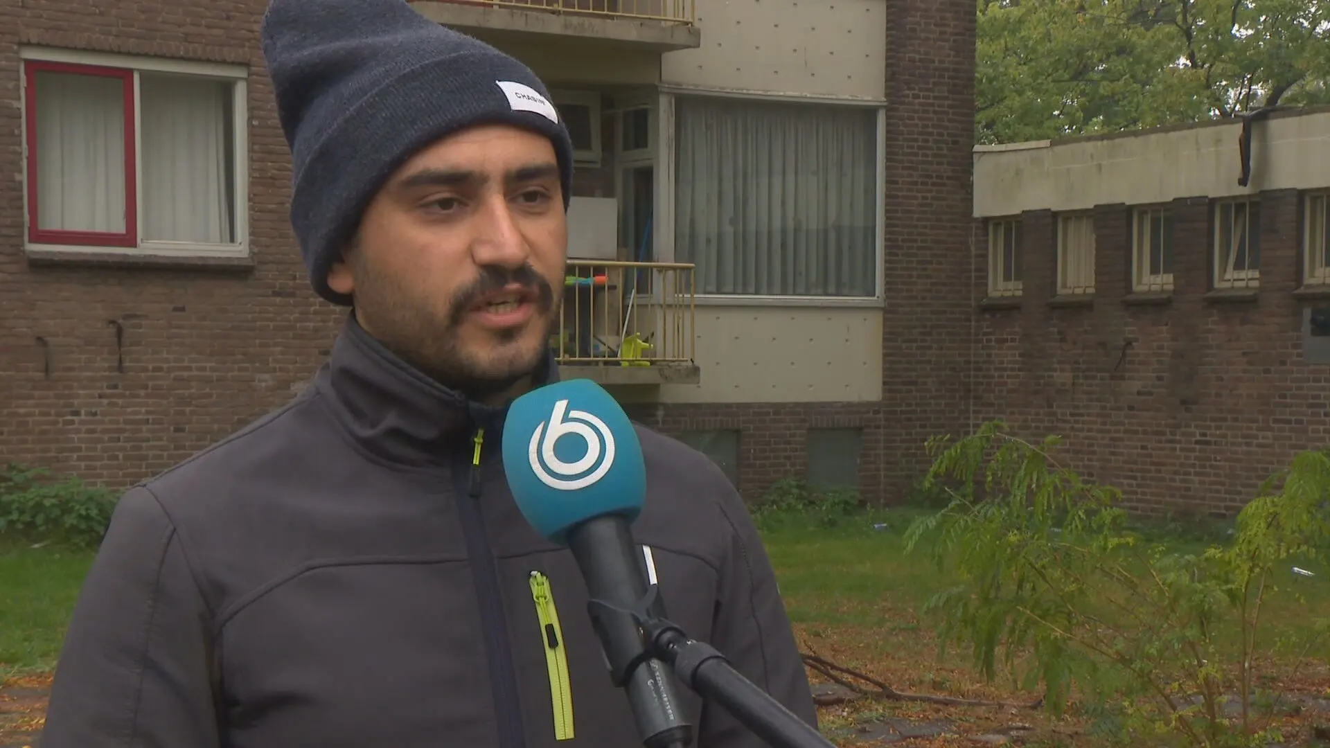 Bewoner Bergen op Zoom beschoten in slaapkamer: 'Scheelde een paar centimeter'