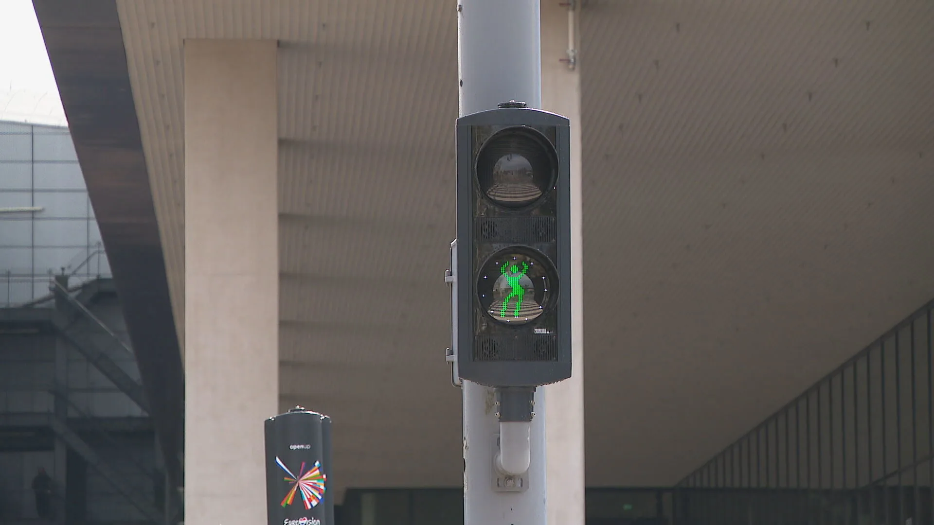 Rotterdam loopt warm voor Songfestival: van zingende leerlingen tot dansend stoplicht