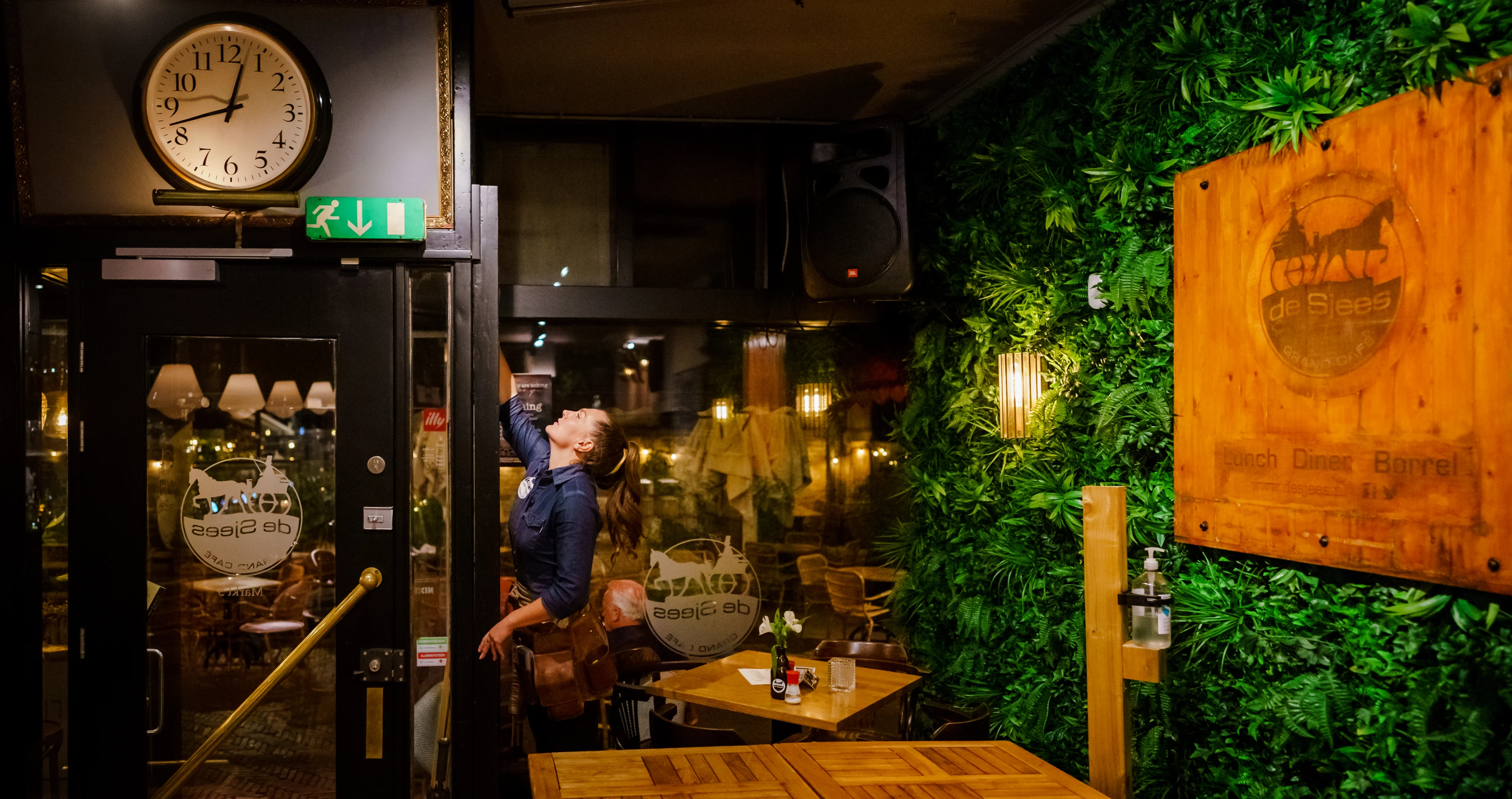 Regionale coronamaatregelen vanaf zondag voor nog eens acht veiligheidsregio's