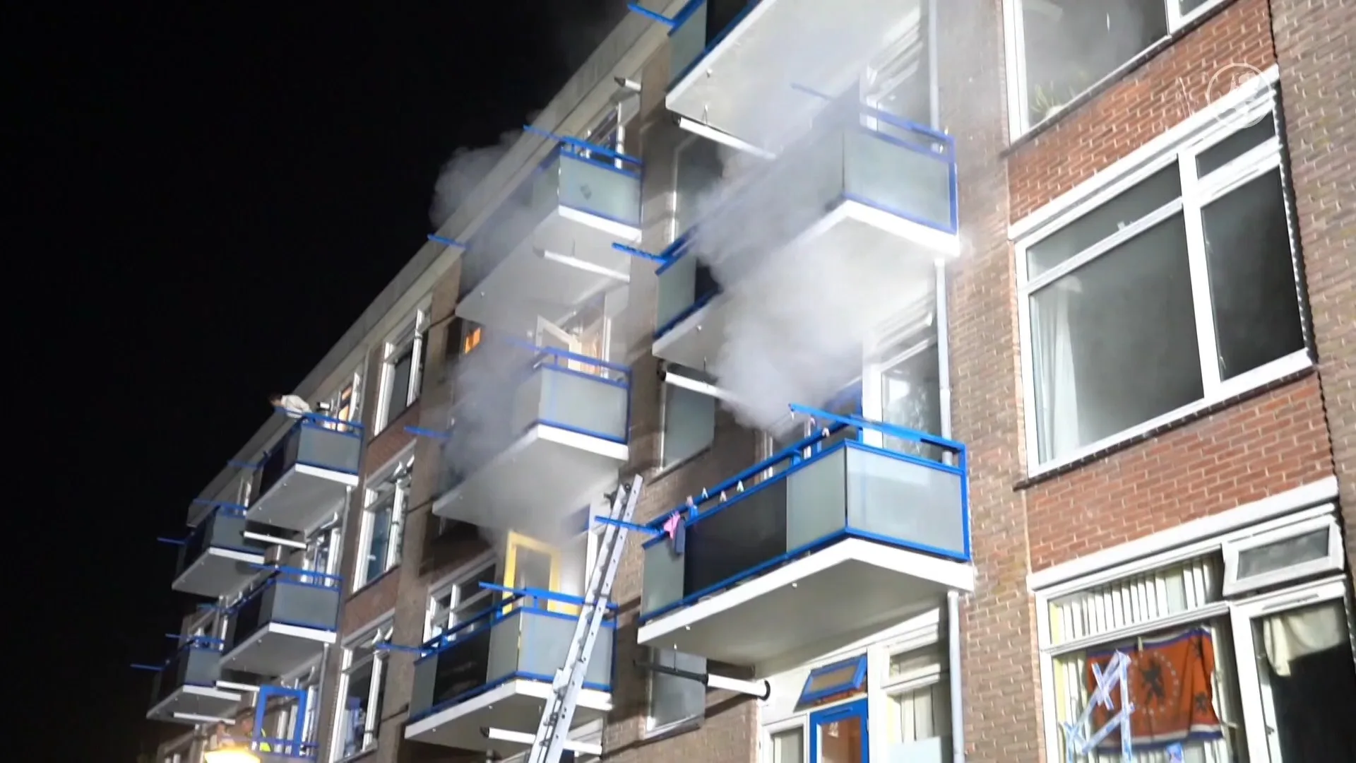 Grote brand in flat Zutphen, bewoners midden in de nacht geëvacueerd