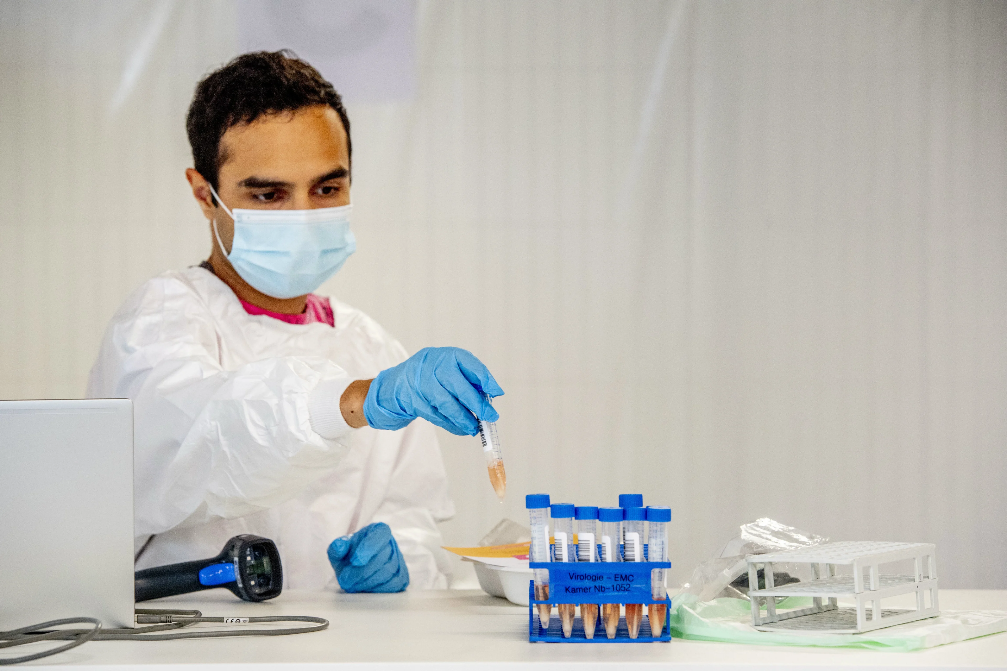 Opnieuw lichte daling aantal nieuwe positieve coronatests