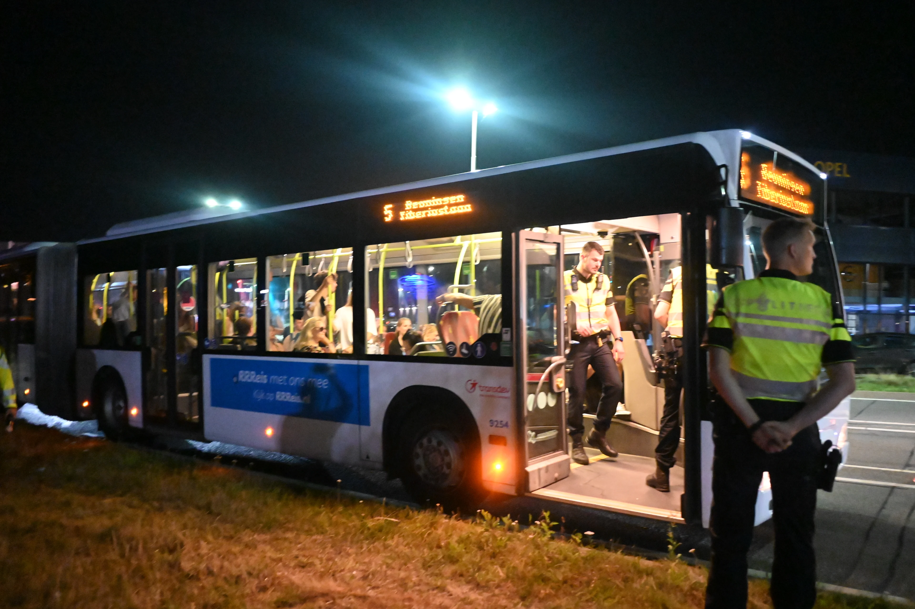 Passagiers de pineut: buschauffeur test positief bij alcoholcontrole