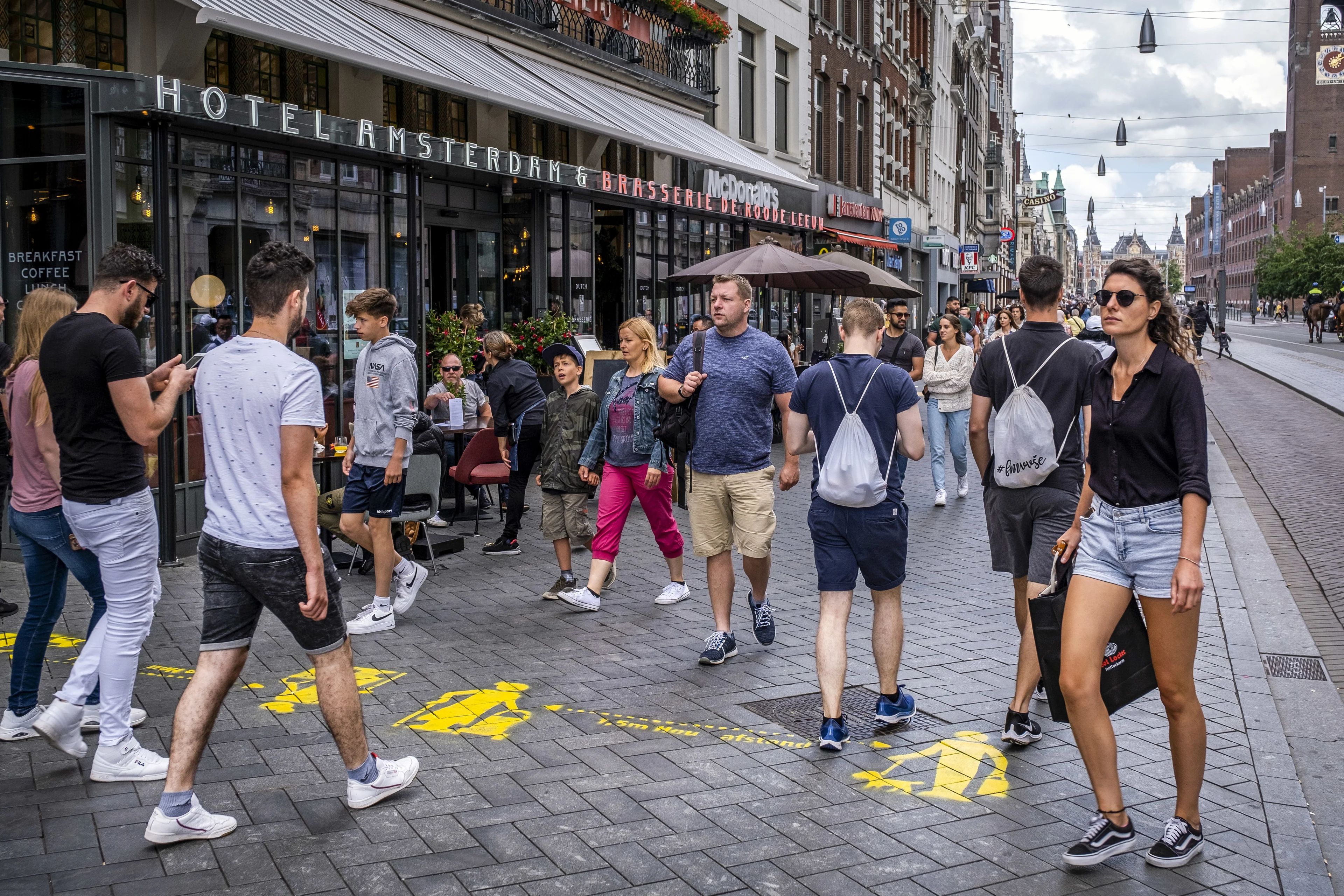 Tweede coronagolf na de zomer? 'Vooral september wordt spannend'