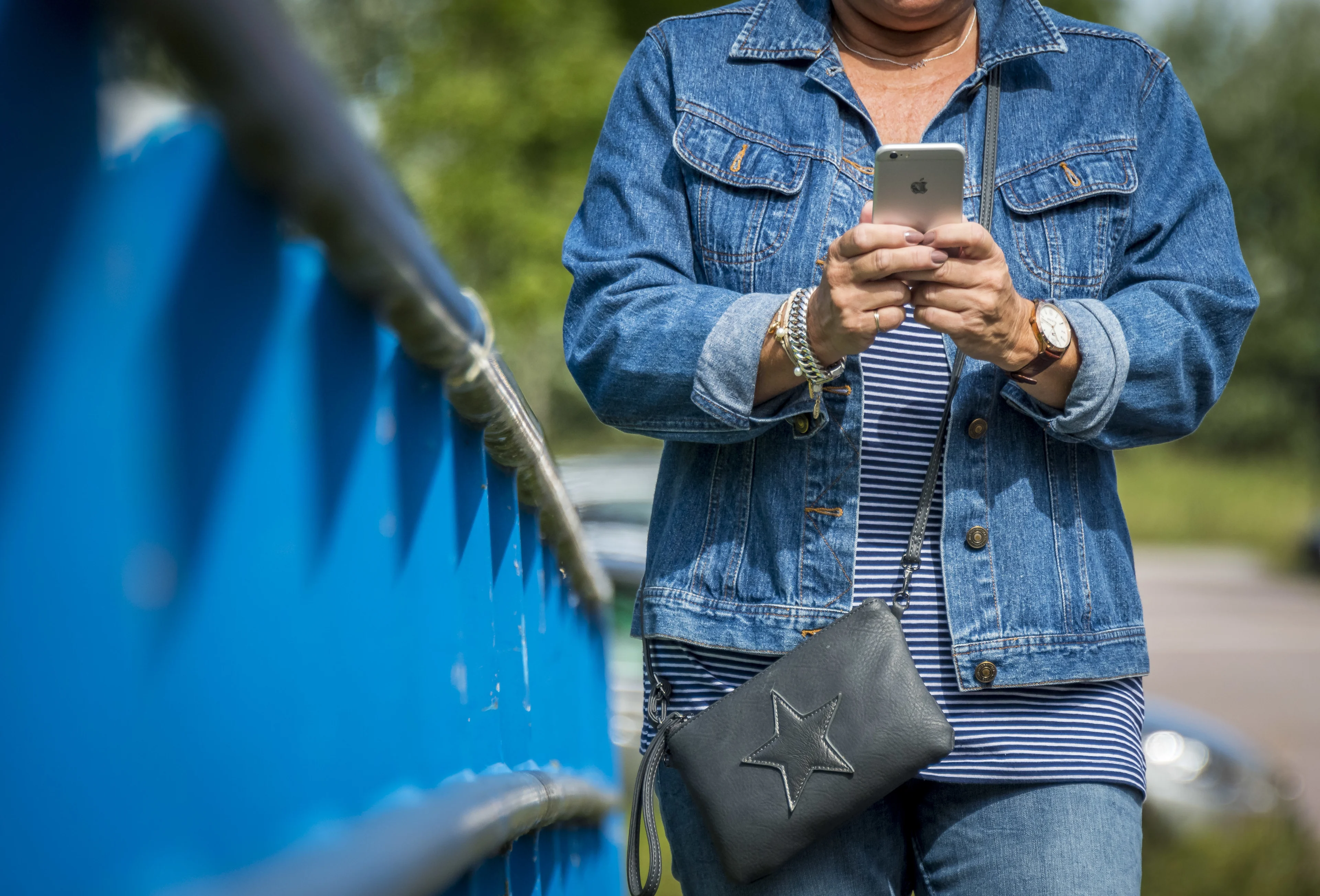 Nederlanders verdeeld over nieuwe telecomdatawet die locatie deelt met RIVM