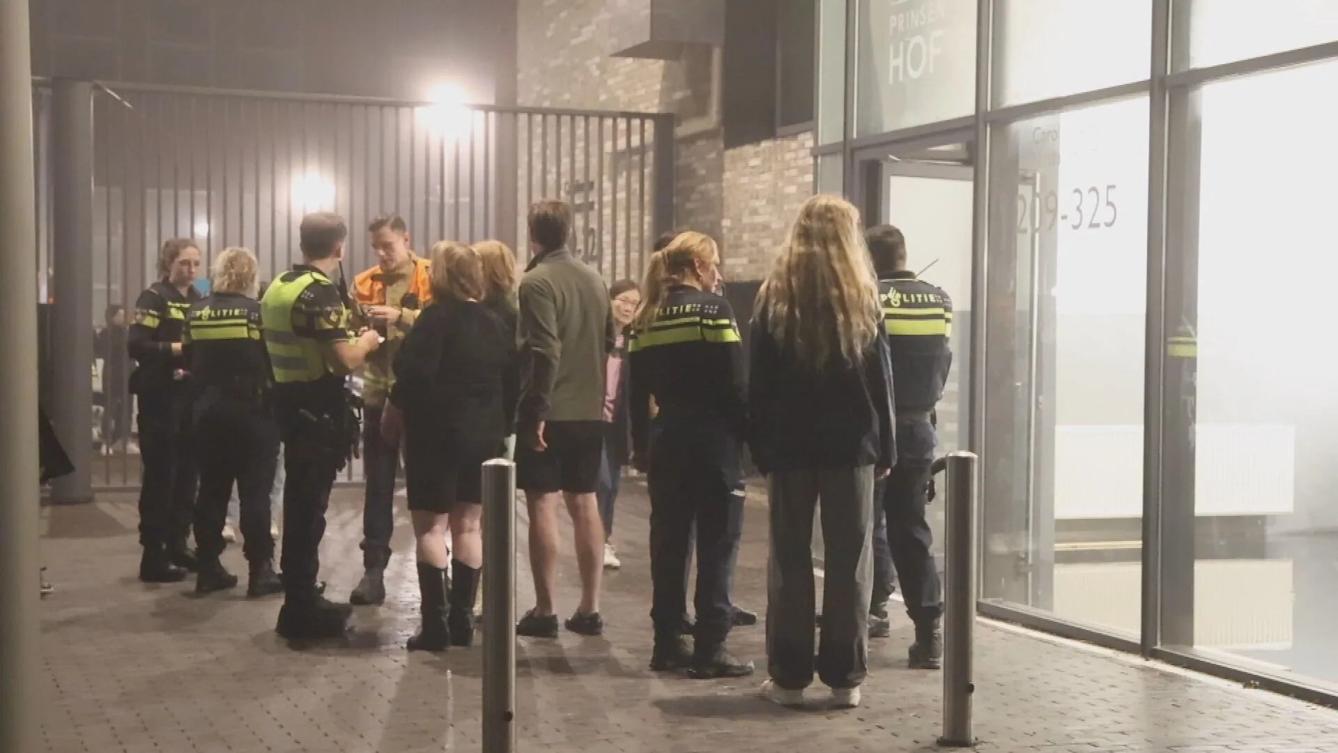 Tientallen woningen flat Den Haag ontruimd om wateroverlast