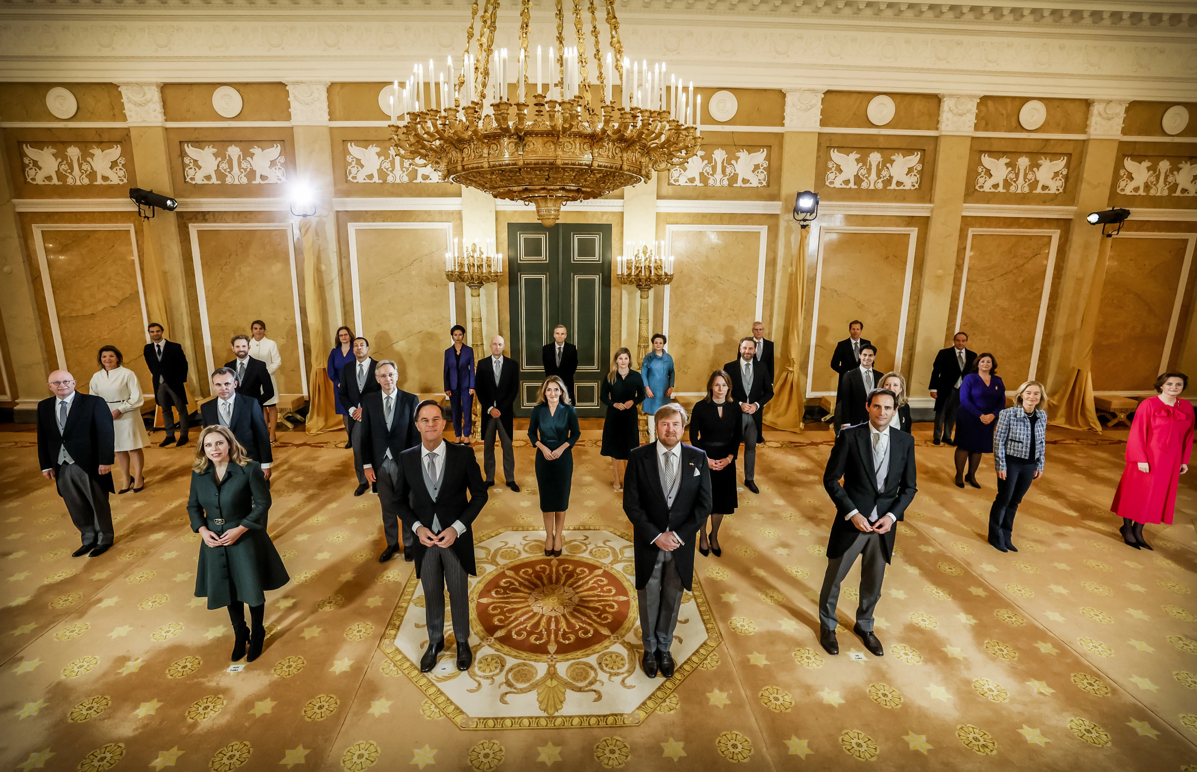 Kabinet nog geen dag oud en nu al heeft Nederland er geen vertrouwen meer in