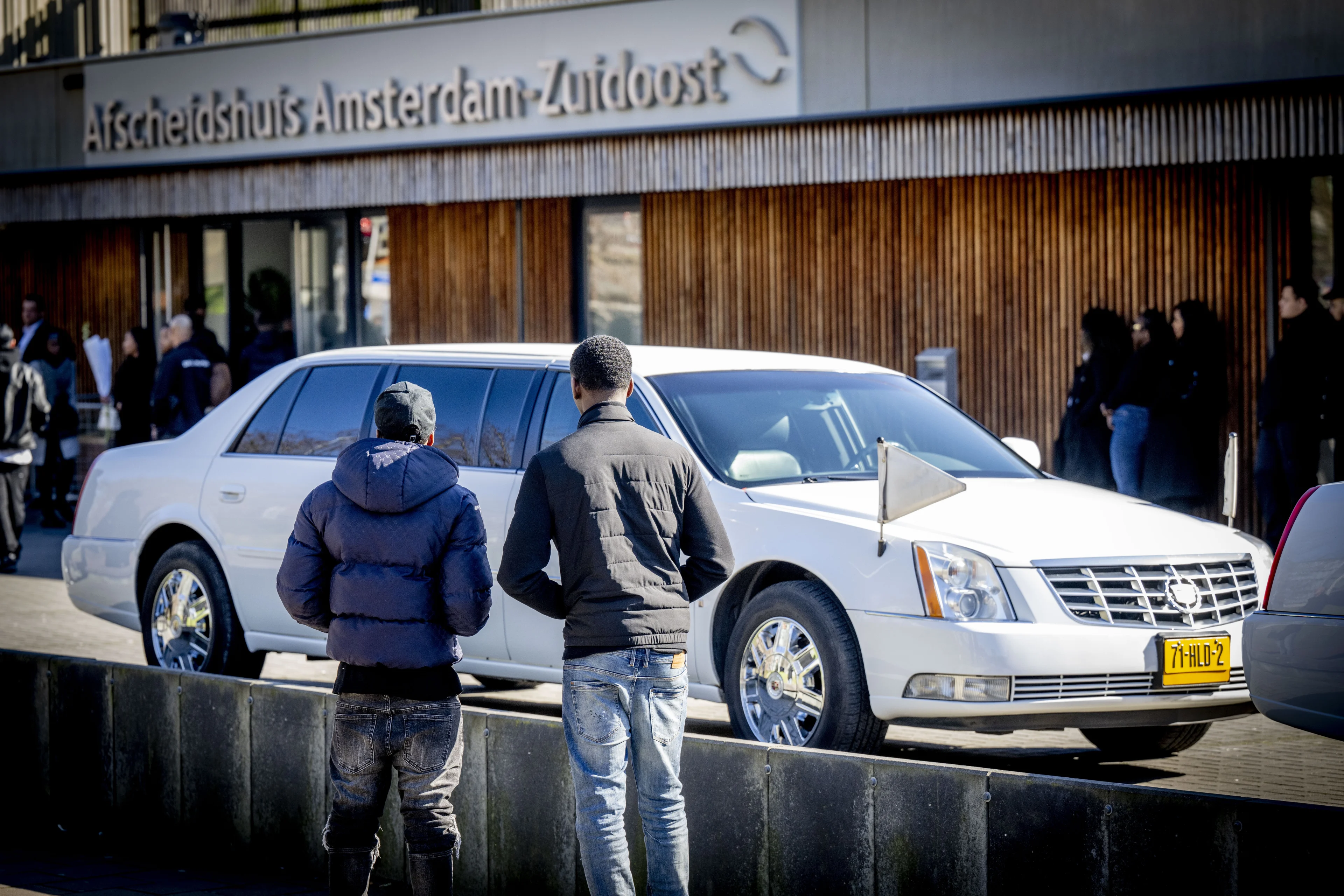 Uit voorzorg veel politie aanwezig bij uitvaart rapper Bigidagoe