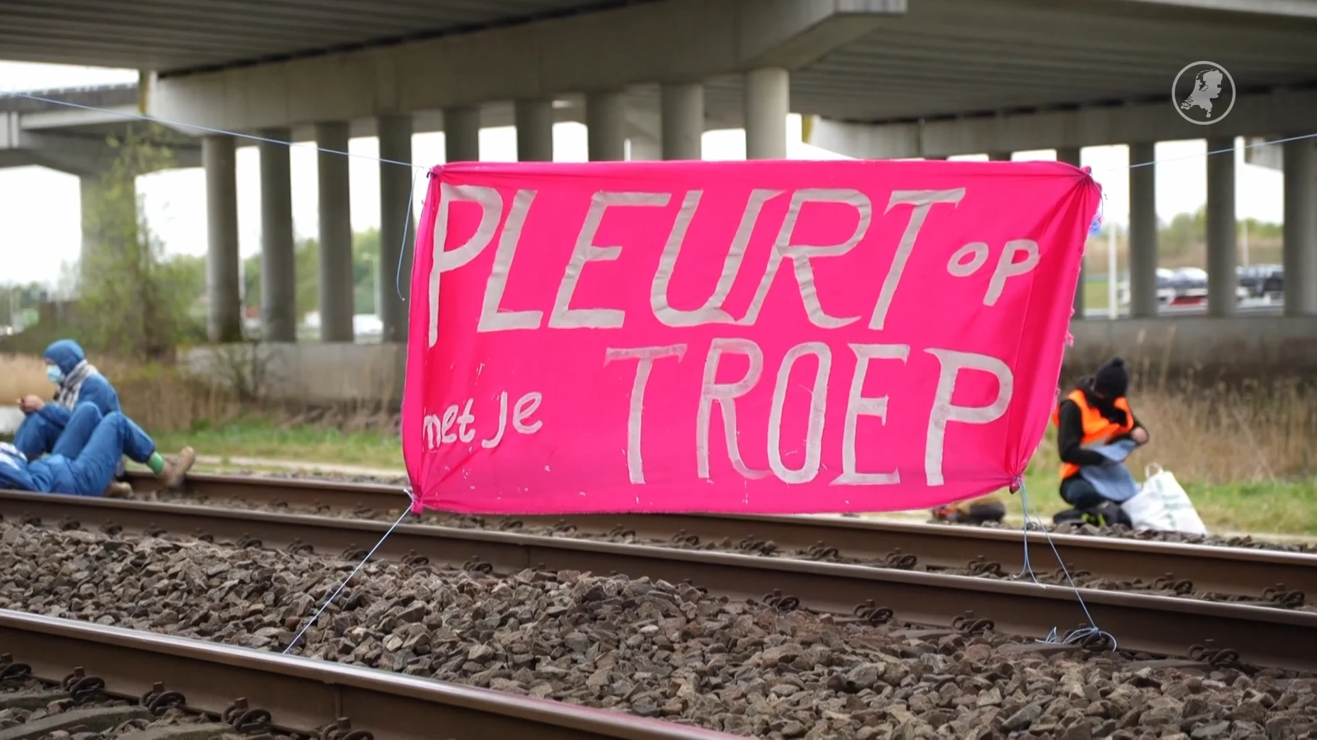 Actievoerders leggen opnieuw havenspoorlijn plat: treinen stil