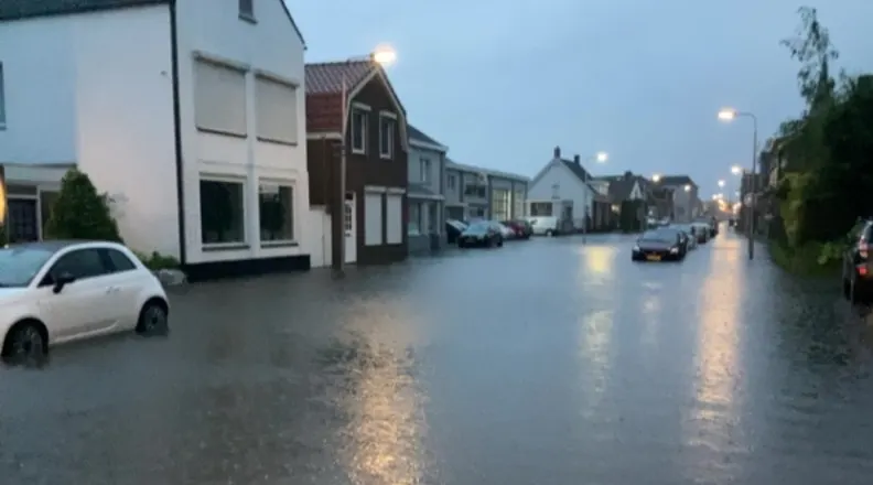 Pompen draaien op volle toeren: water in West-Brabantse straten zakt