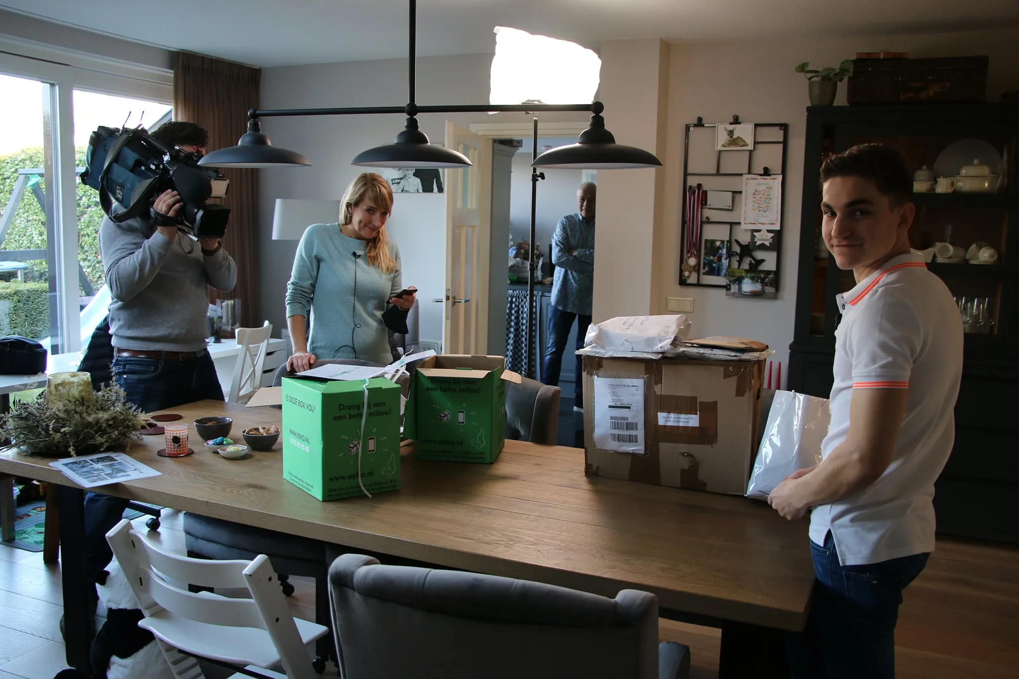 Jesse (17) zamelt bijna 50.000 mobieltjes in voor Stichting Opkikker