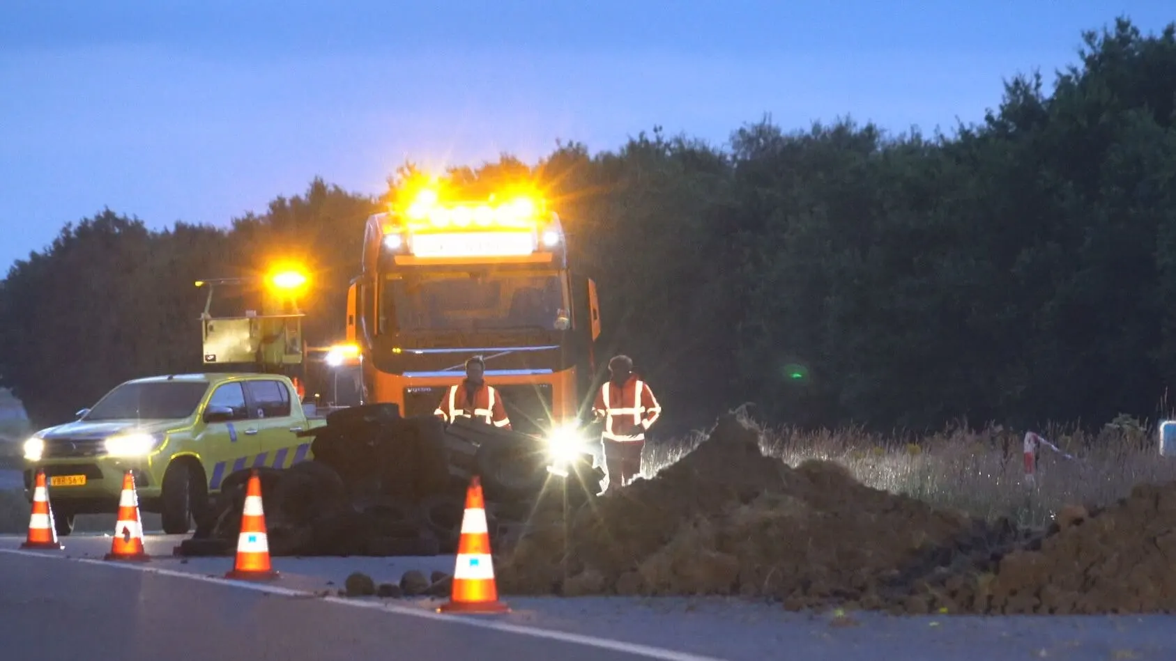 Ook opruimers gedumpte troep op A7 stoppen na intimidatie