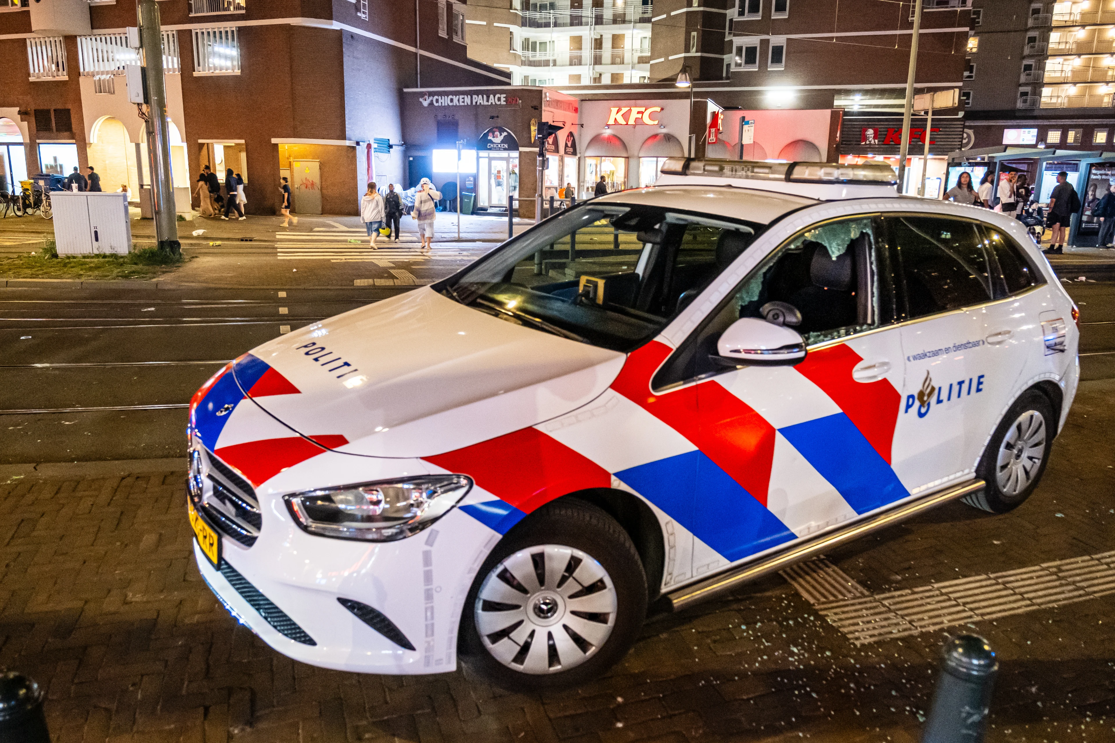 Woede om rellende jongeren in Scheveningen: 'Wat bezielt je om onze agenten aan te vallen?!'