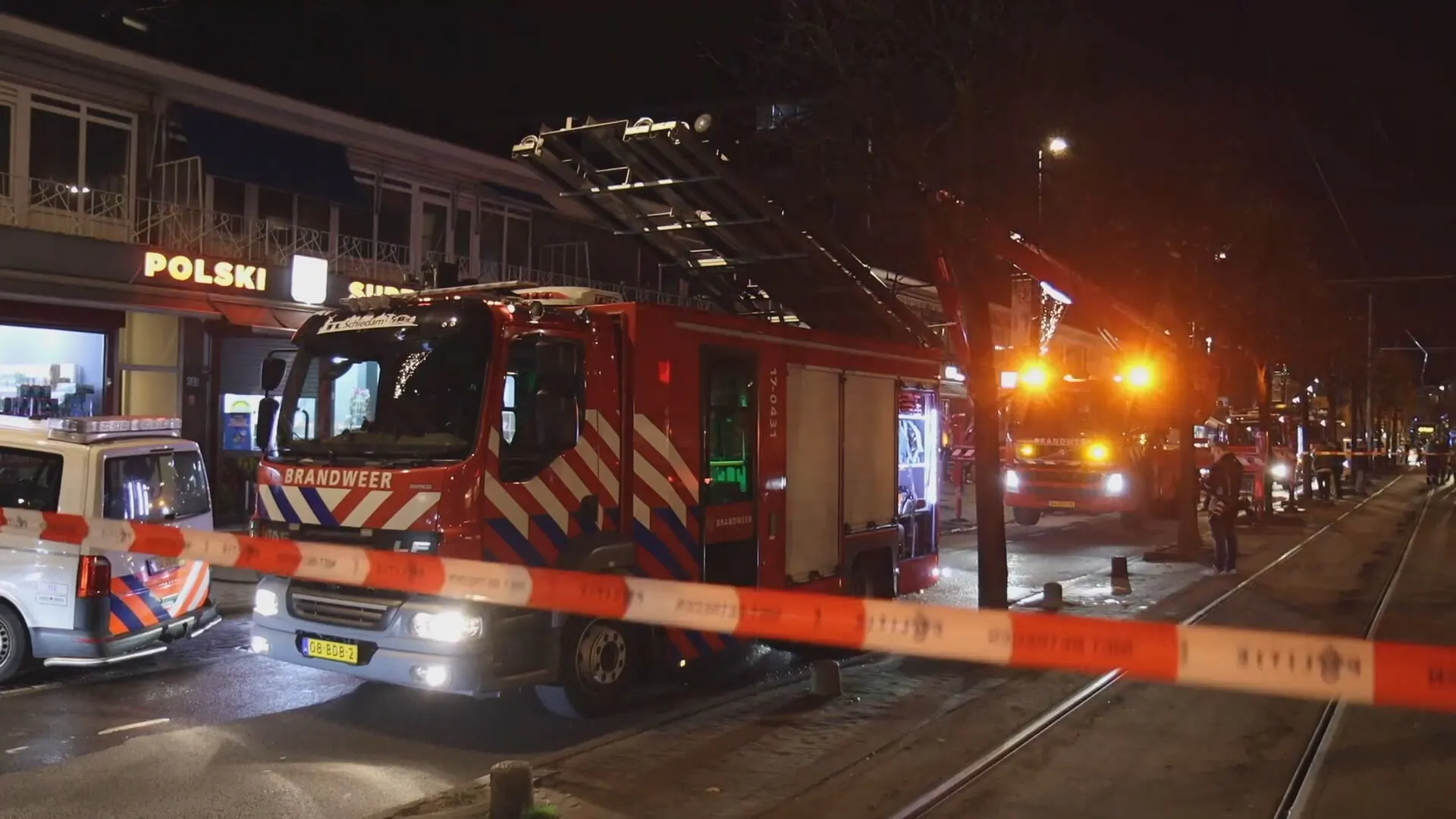 Bewoner en hond uit brandende woning gered door Rotterdamse brandweer