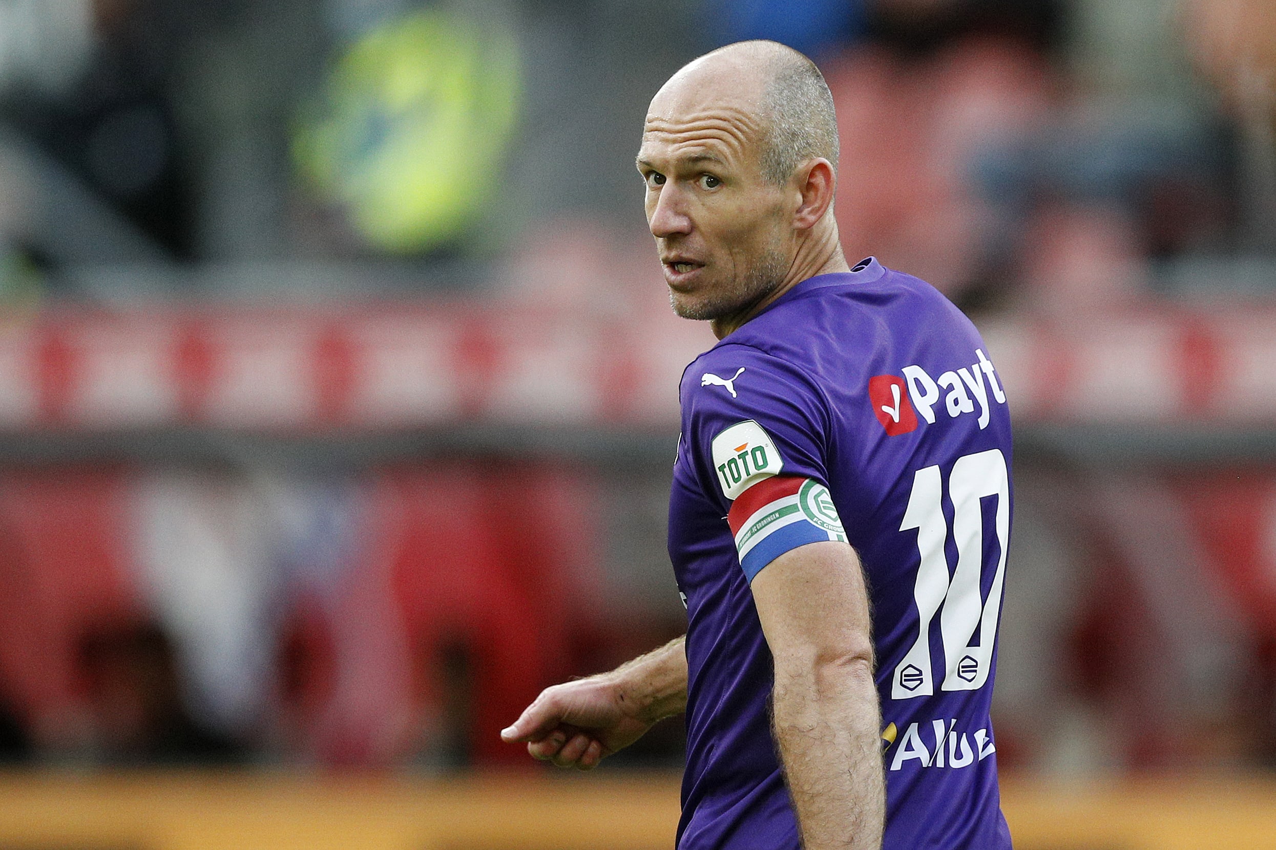 Arjen Robben stopt definitief en hangt voetbalschoenen aan de wilgen