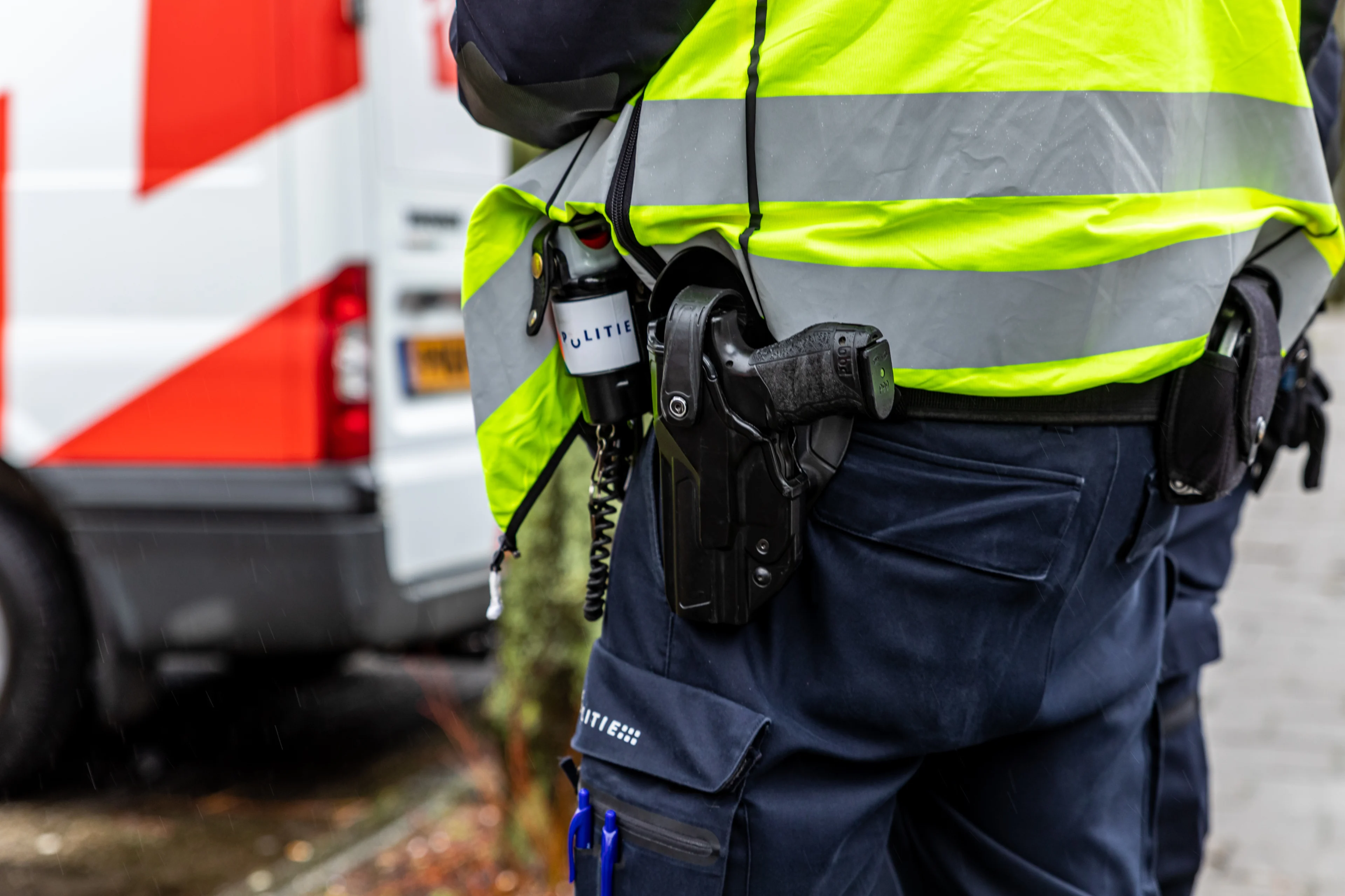 Politie grijpt in bij straatfeest met zestig man en dj in Dordrecht