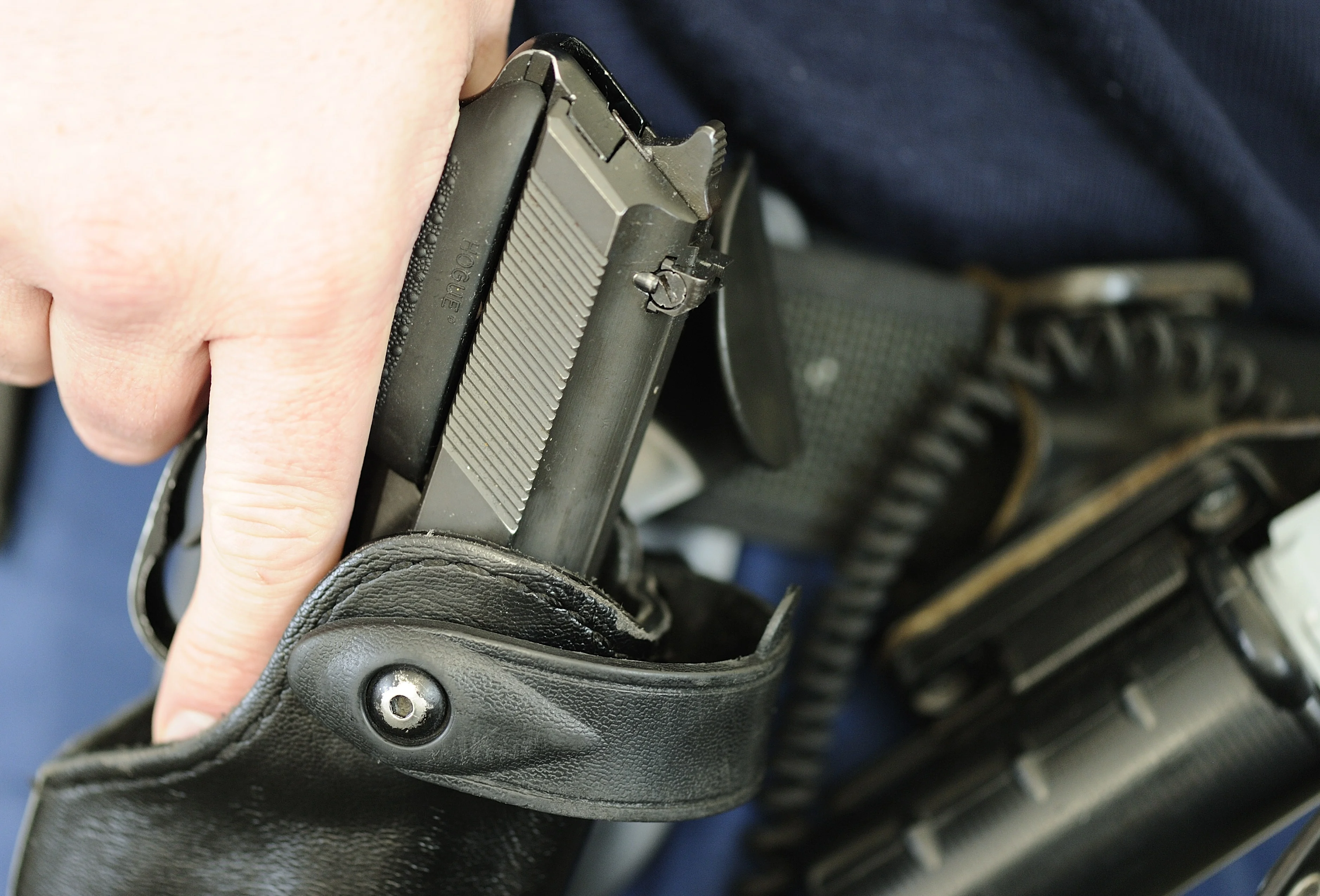 Politie schiet op gewapende man in zorginstelling