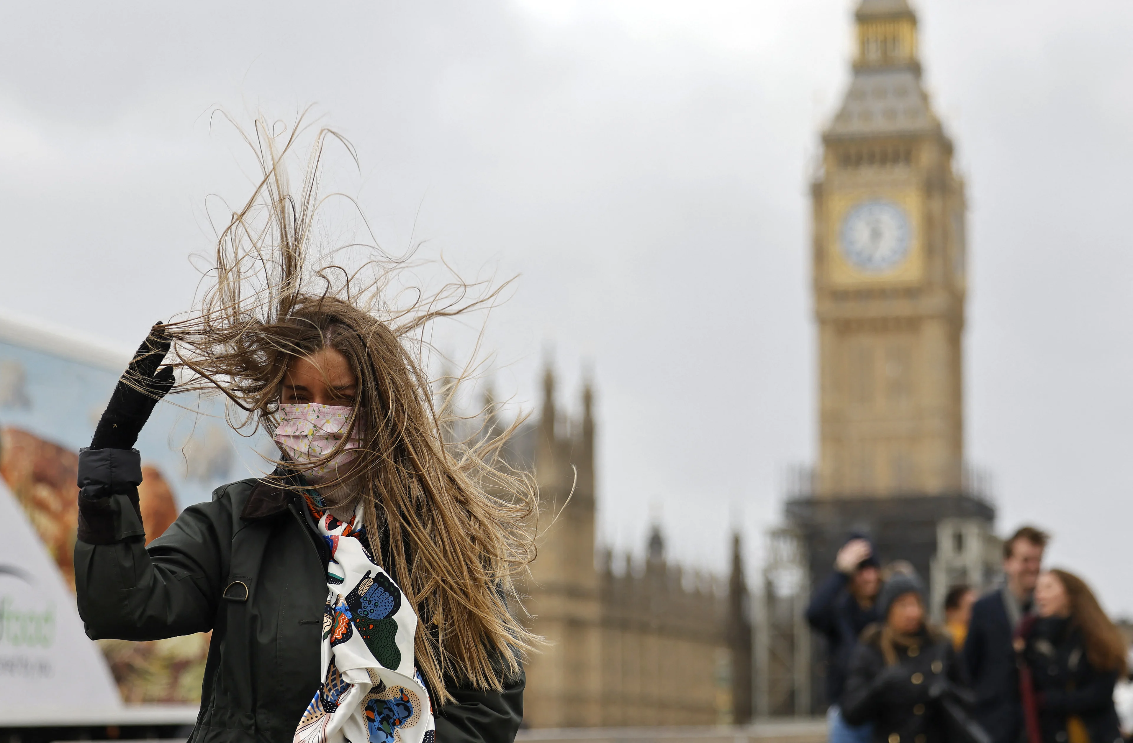 In Engeland en Ierland heeft Eunice huisgehouden, tienduizenden inwoners zonder stroom