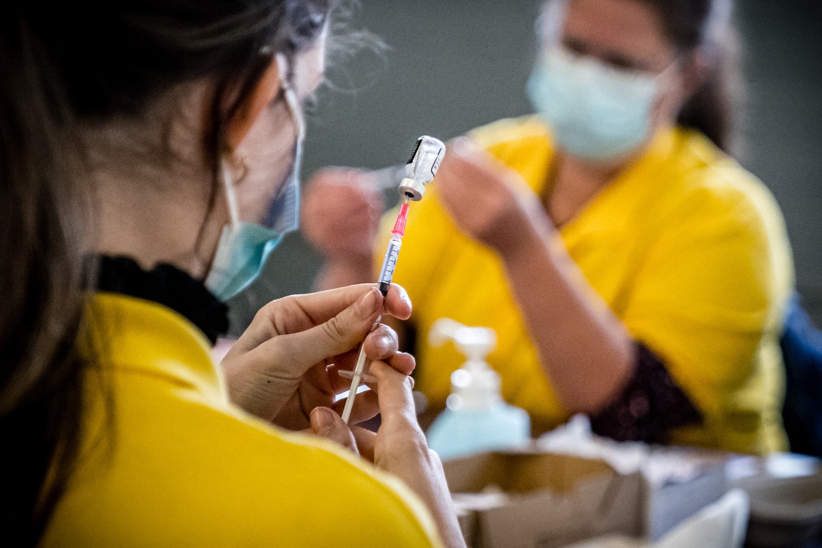 Zo'n 9200 positieve tests en 33 doden, hoogste cijfers in maanden