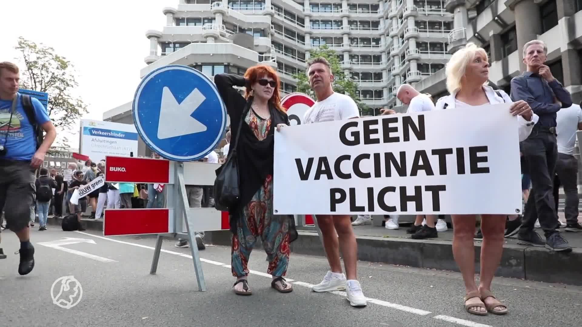 Demonstratie tegen coronaregels overschaduwt eerste dag in nieuwe Tweede Kamer