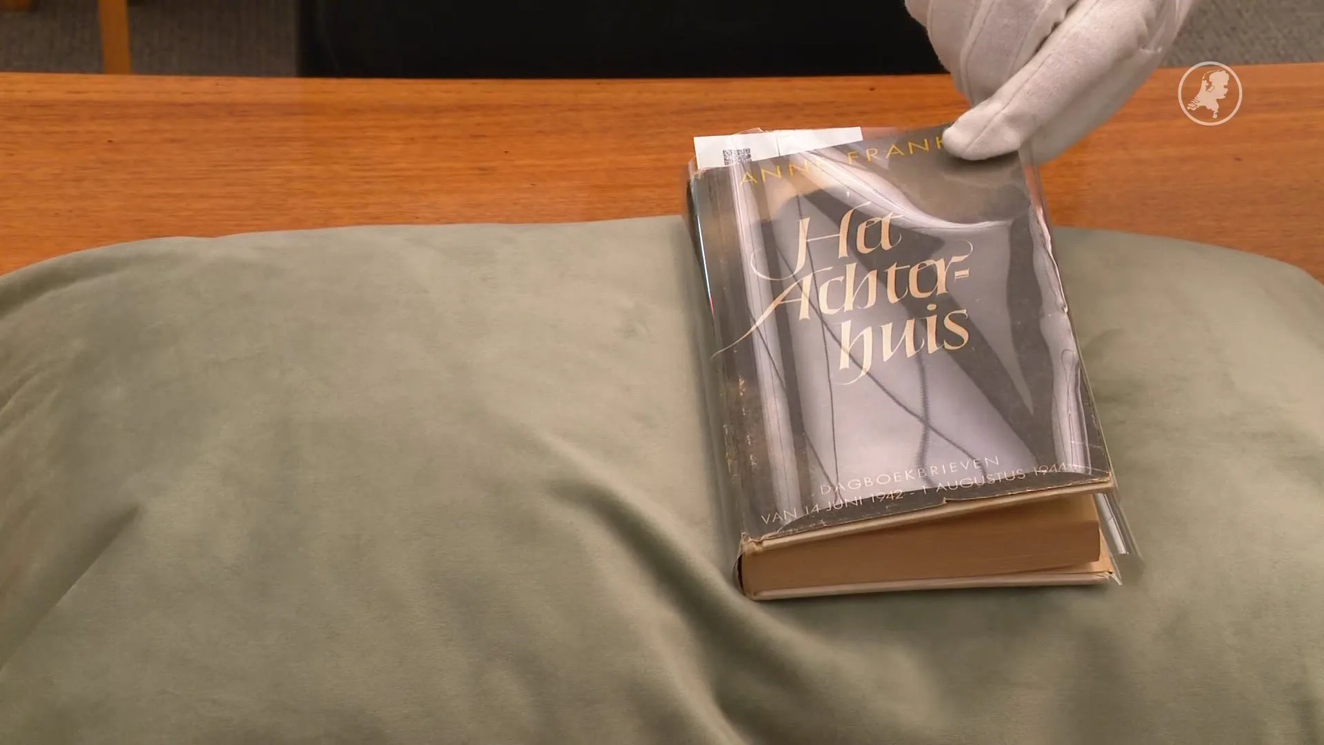 Man ontdekt superzeldzame eerste druk van Anne Franks dagboek