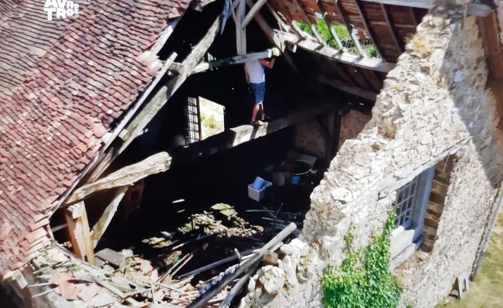 Kijkers zien meerdere dromen van Ik Vertrek-stel in elkaar storten na kopen bouwval in Frankrijk