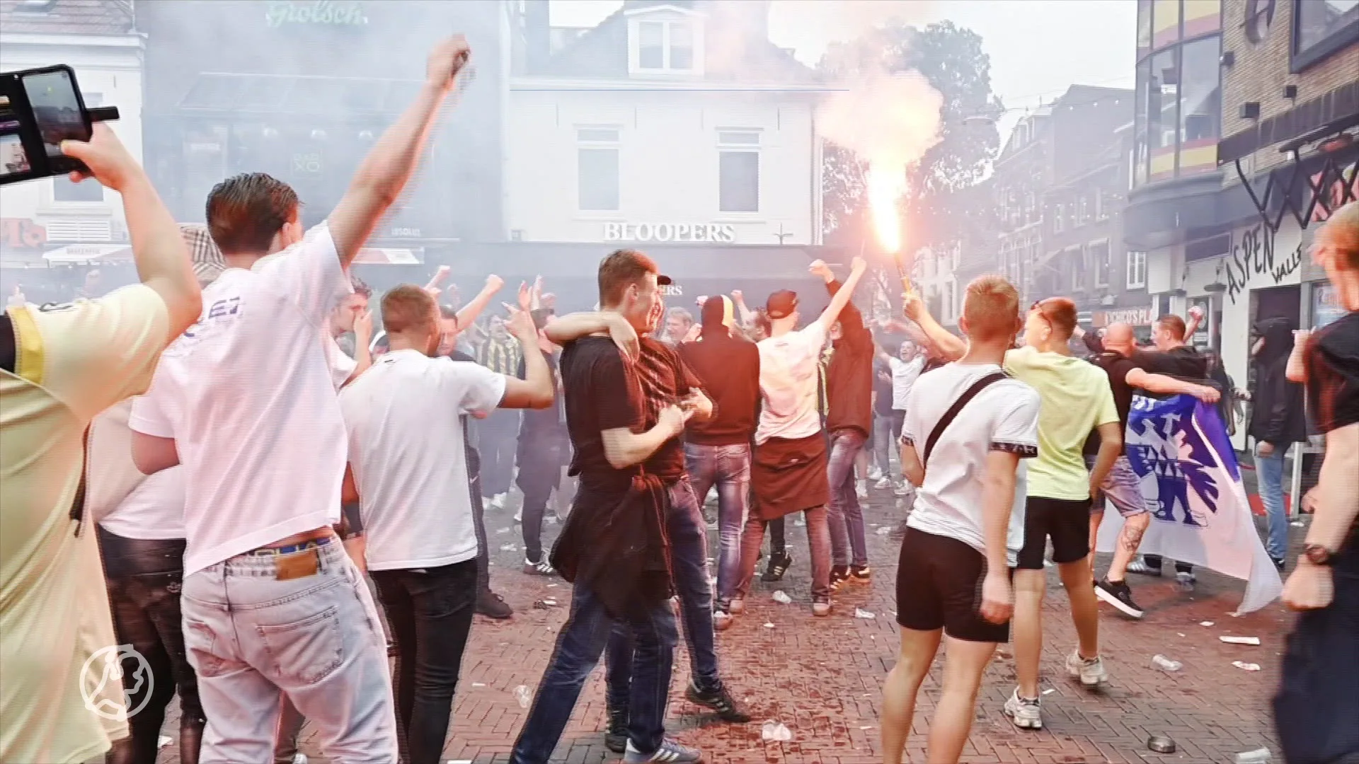 Feest en vuurwerk in Arnhemse binnenstad na redding Vitesse