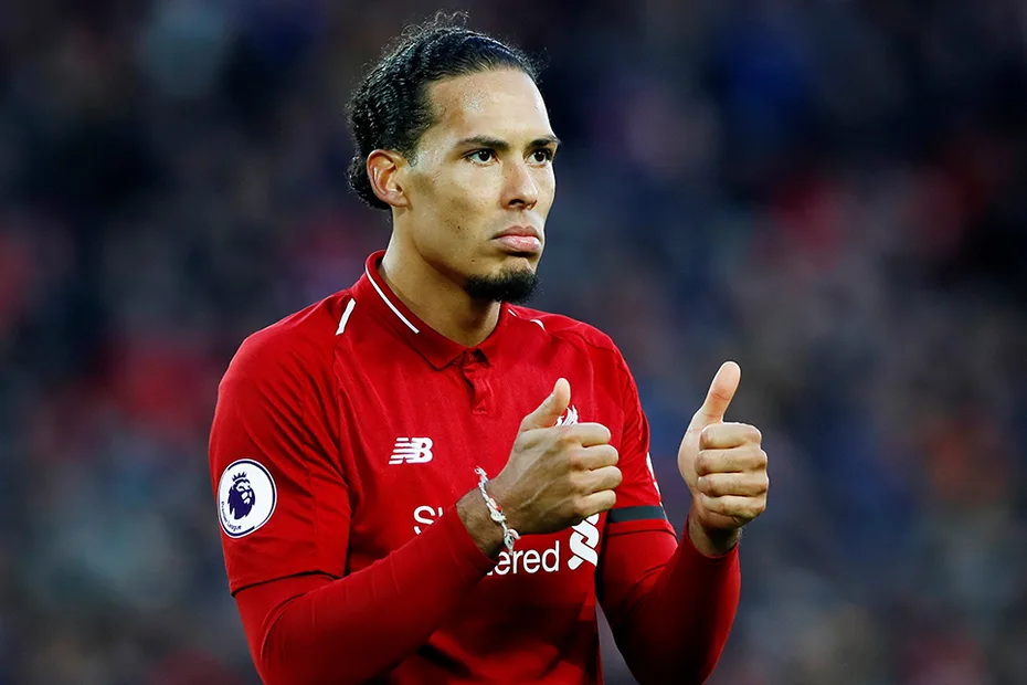 Fans Virgil van Dijk juichen hem toe voor Champions League-finale in zonnig Parijs