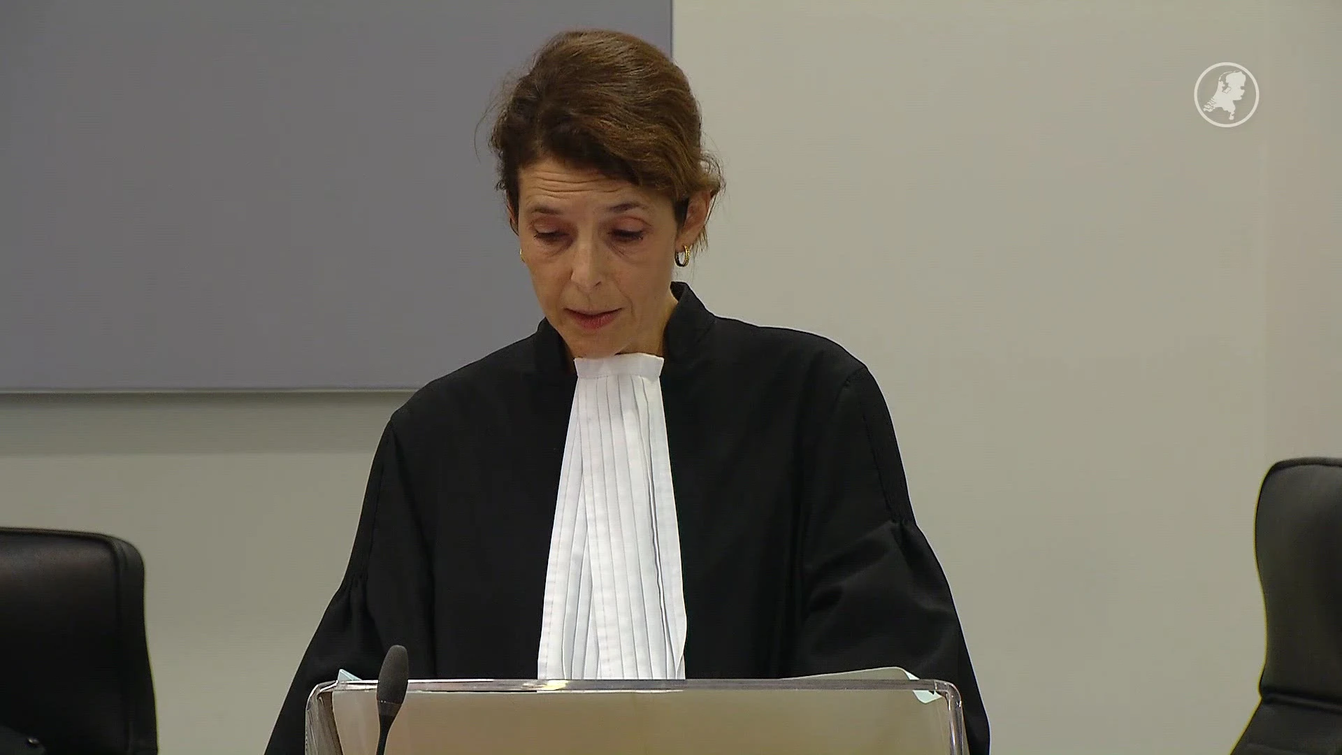 OM haalt uit naar Borsato: 'Kijk naar uzelf, u adviseerde slachtoffer zichzelf te bevredigen'