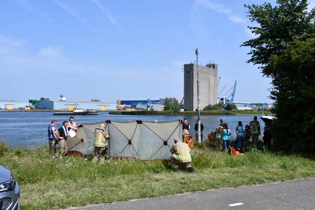 Lichaam gevonden in auto onder water in Zeeuwse Sluiskil