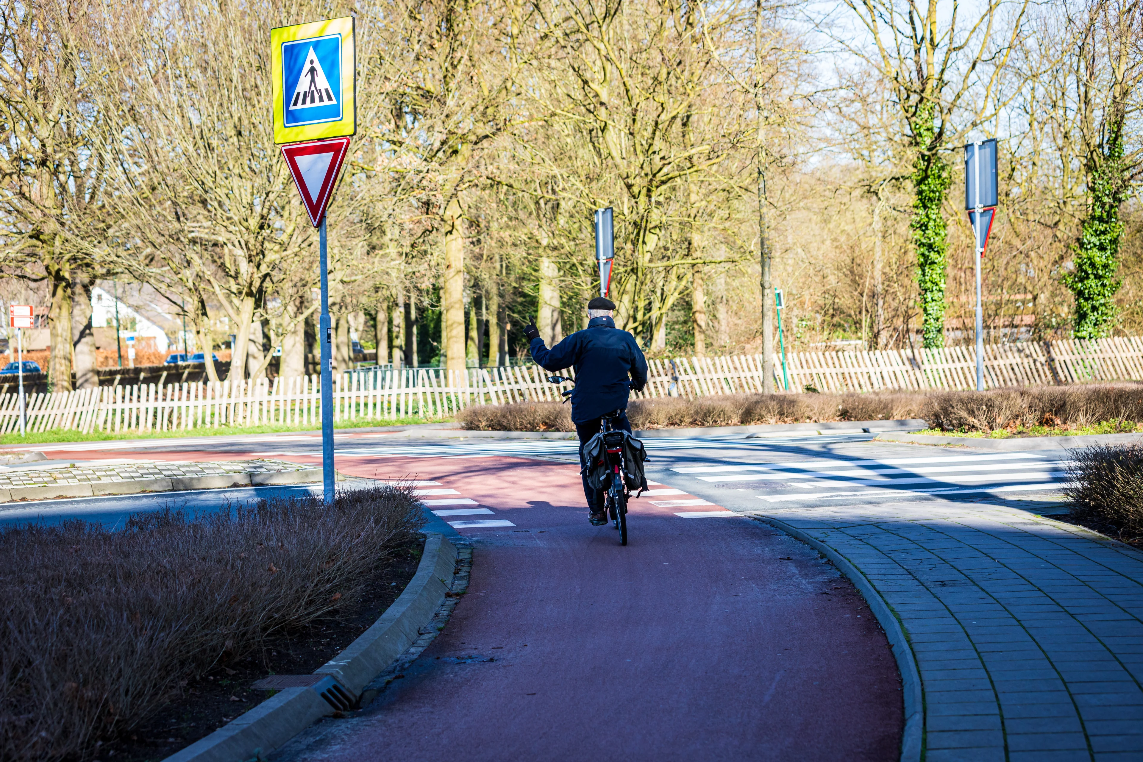 Toch niet zo veilig als gedacht: fietsers verongelukken veel vaker op rotondes