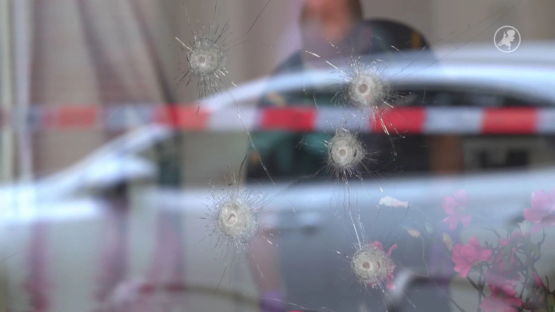 Zonnestudio in Wijchen onder vuur: vijf kogelgaten in pui