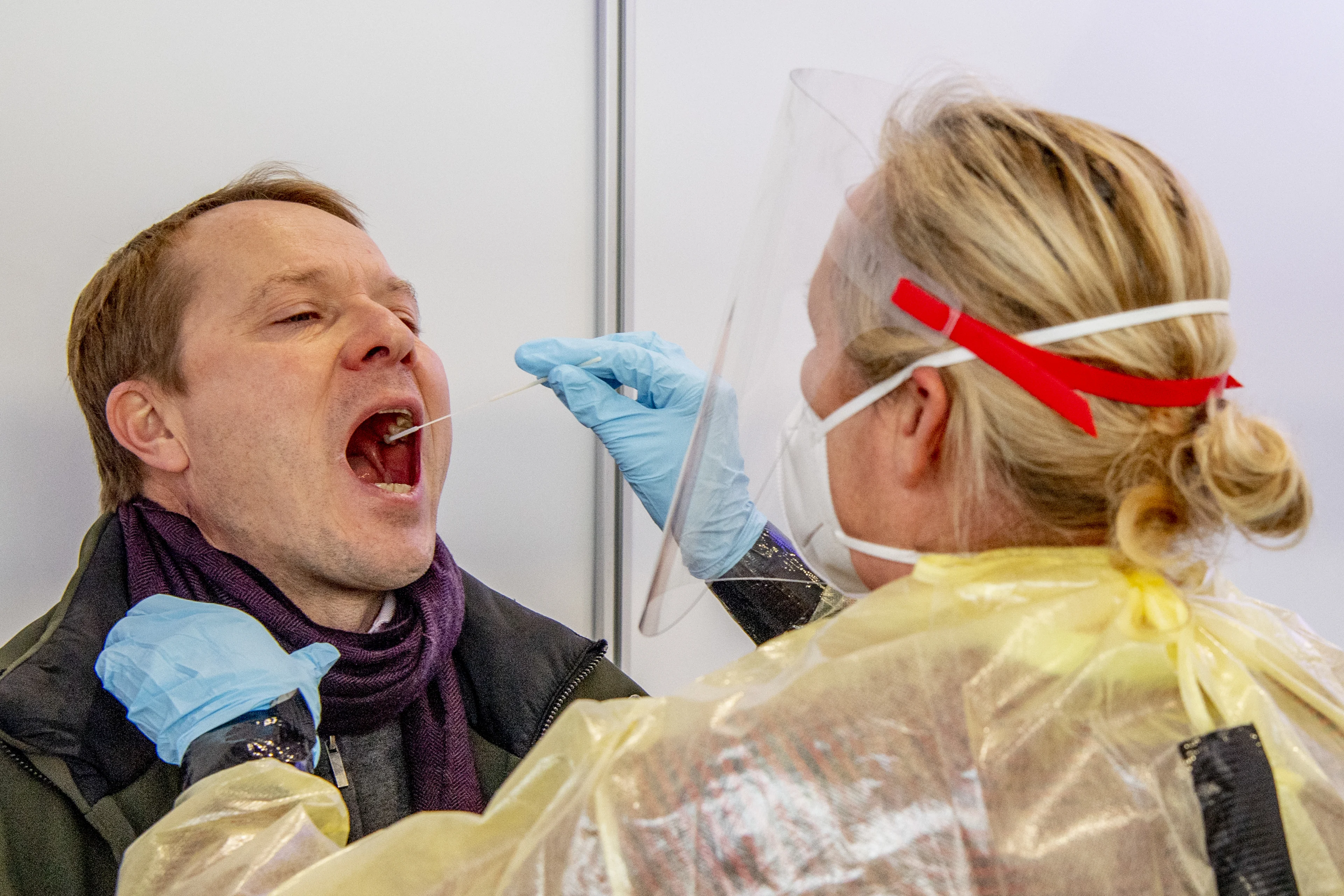 Aantal coronabesmettingen stijgt weer: ruim 9500 nieuwe gevallen