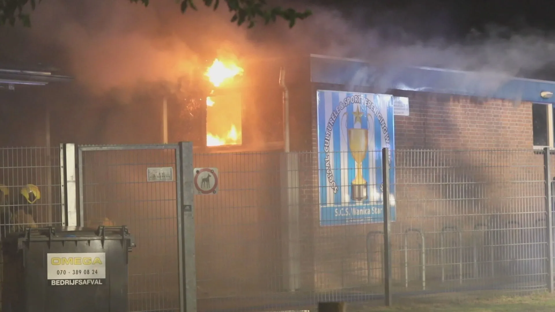 Brand blakert clubgebouw Haagse voetbalvereniging helemaal zwart