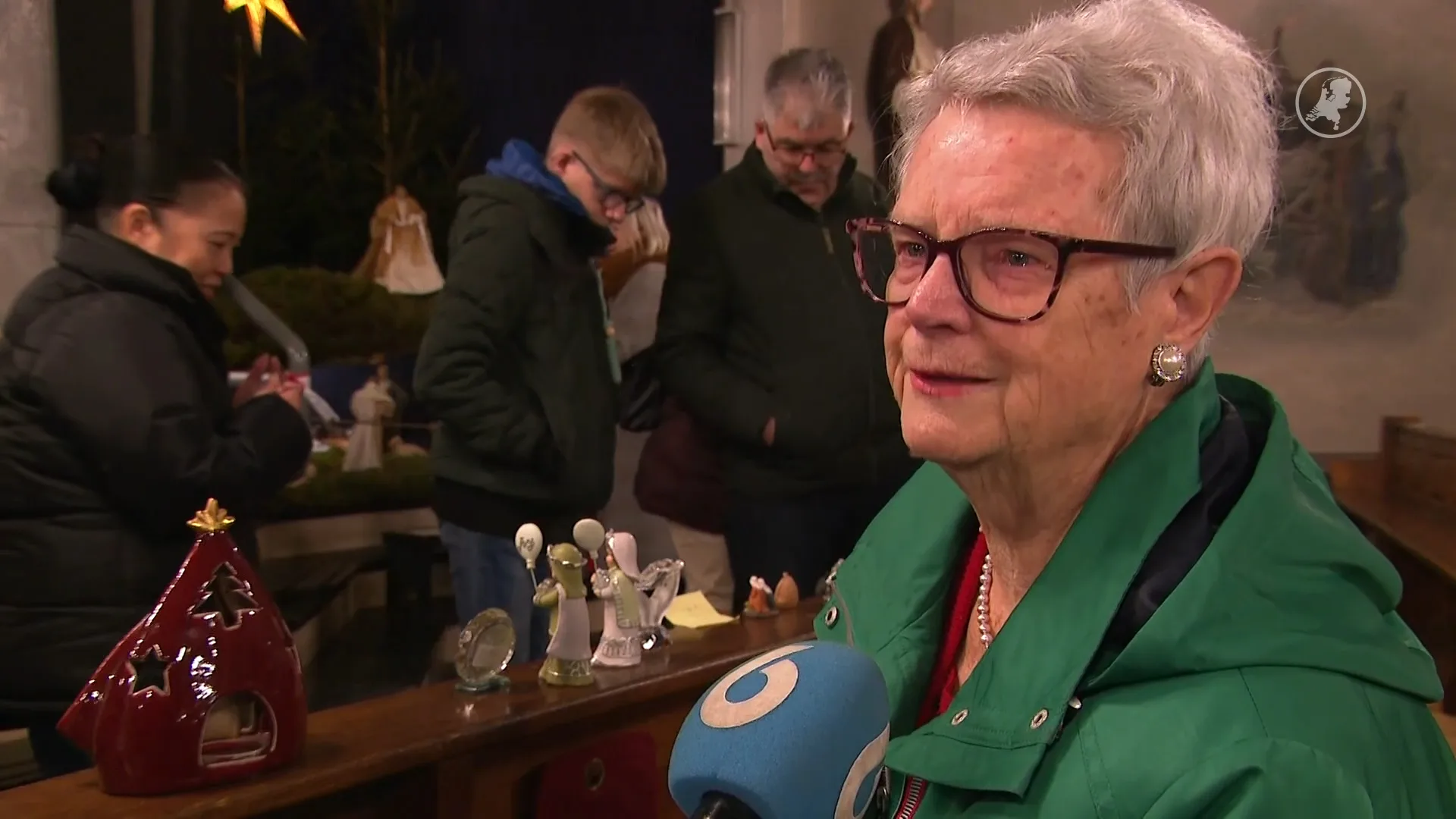 Na overlijden van Rinus (79) ontdekt zus enorme kerstverrassing op zijn zolder