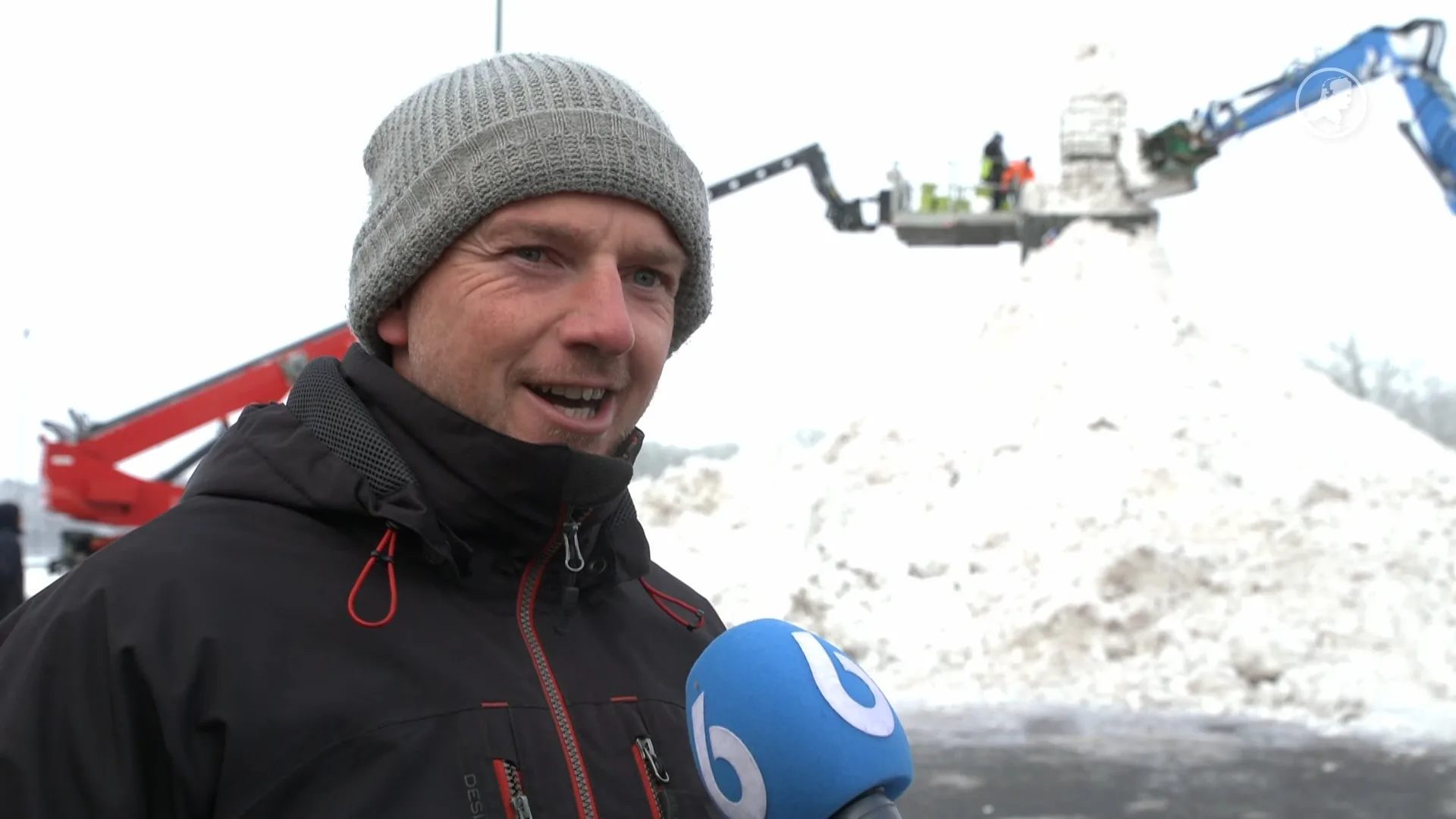 Recordpoging door verveling: de grootste sneeuwpop van Nederland maken