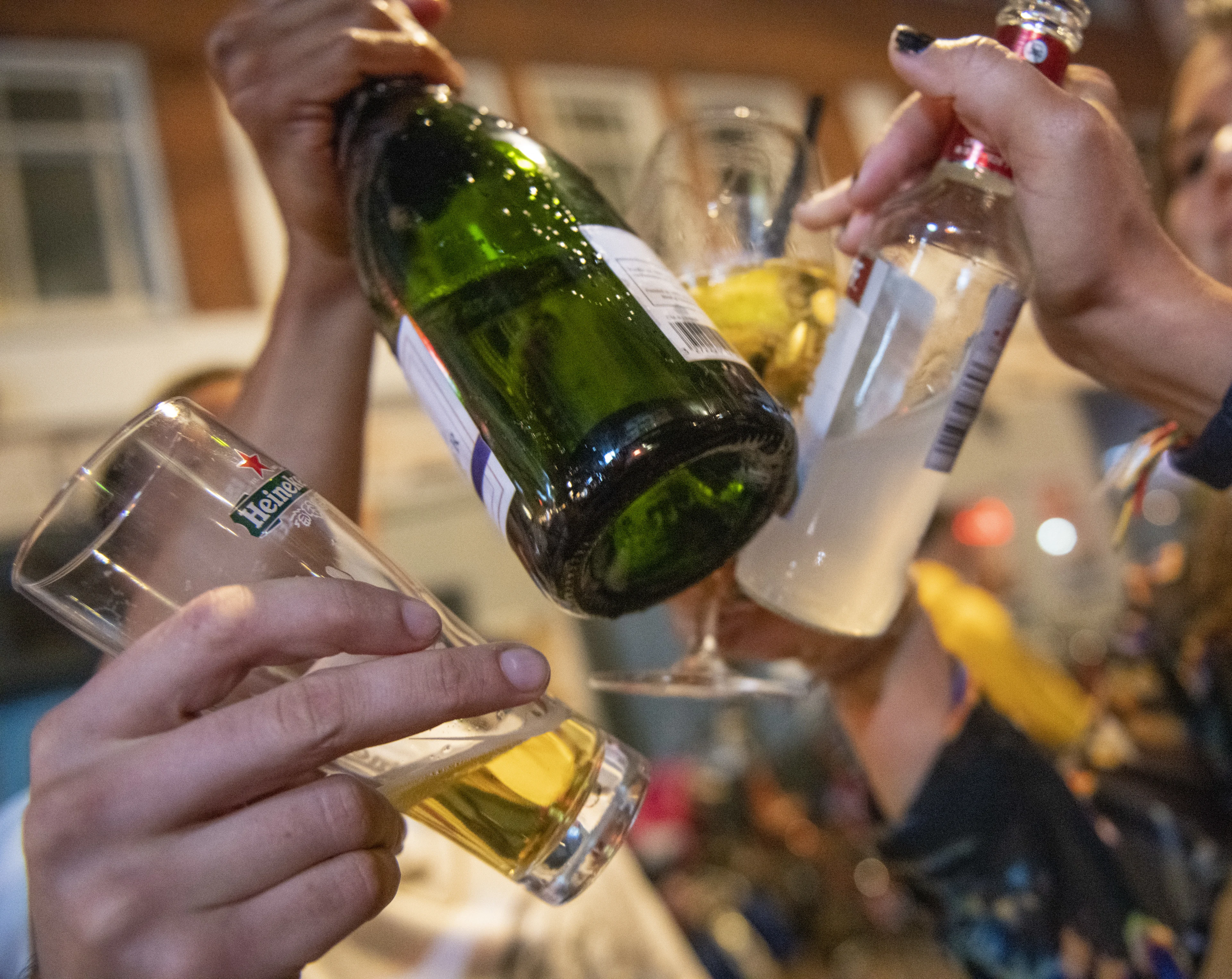 Zorgen om feestvierende jongeren die coronavirus meenemen na examenreis