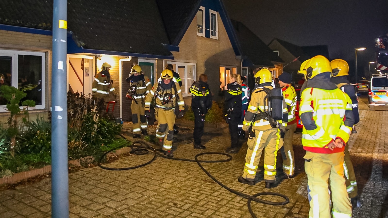 Woningbrand wordt vrouw in Apeldoorn fataal, politie zet omgeving af