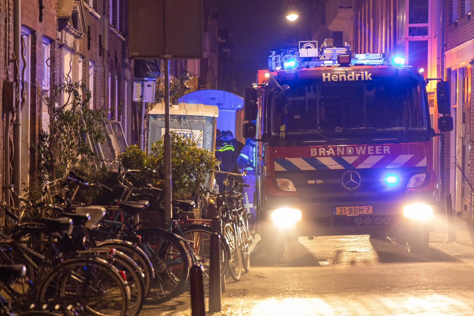 Dode door brand in woning in Amsterdam