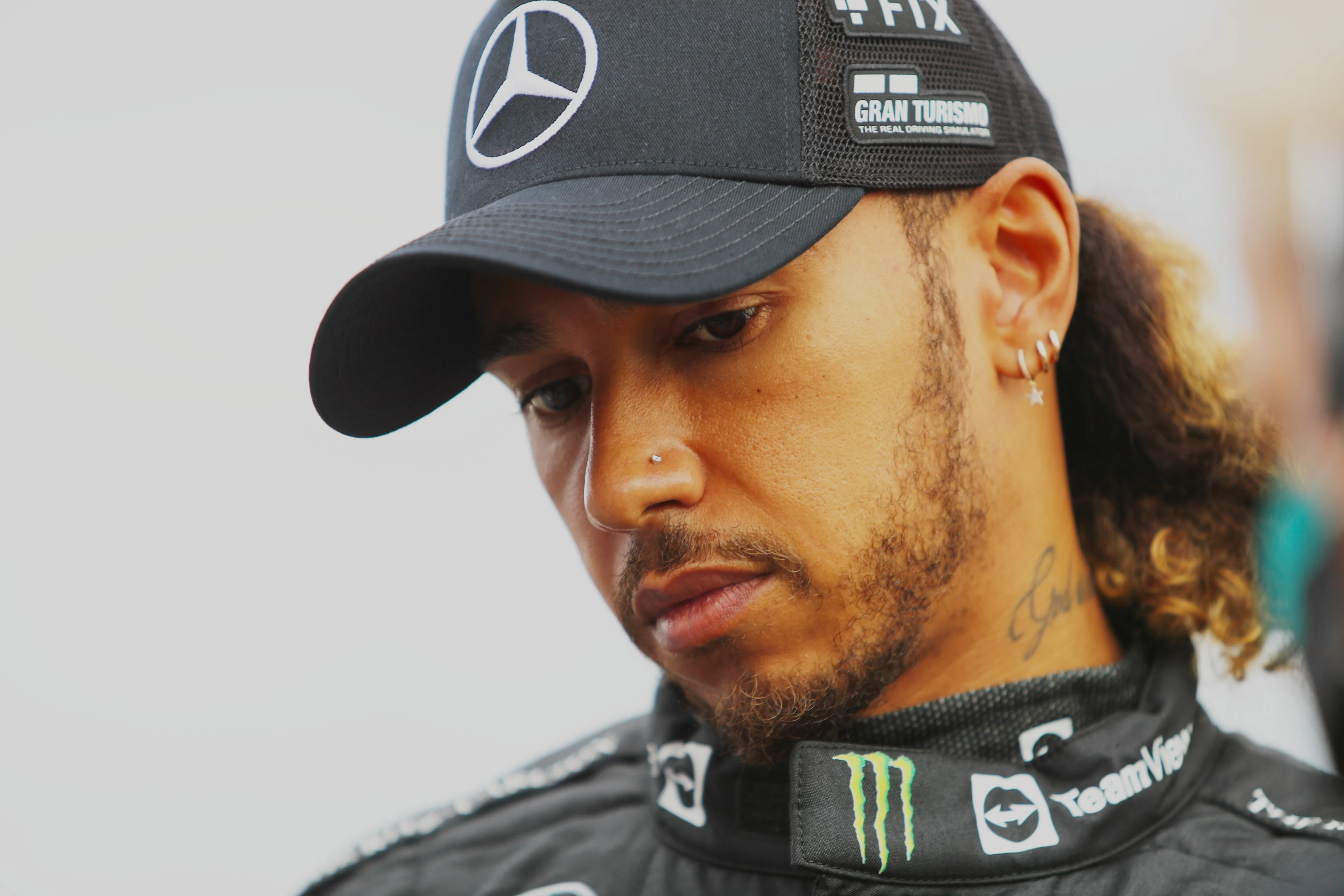 Lewis Hamilton reageert na dramatische race in Imola
