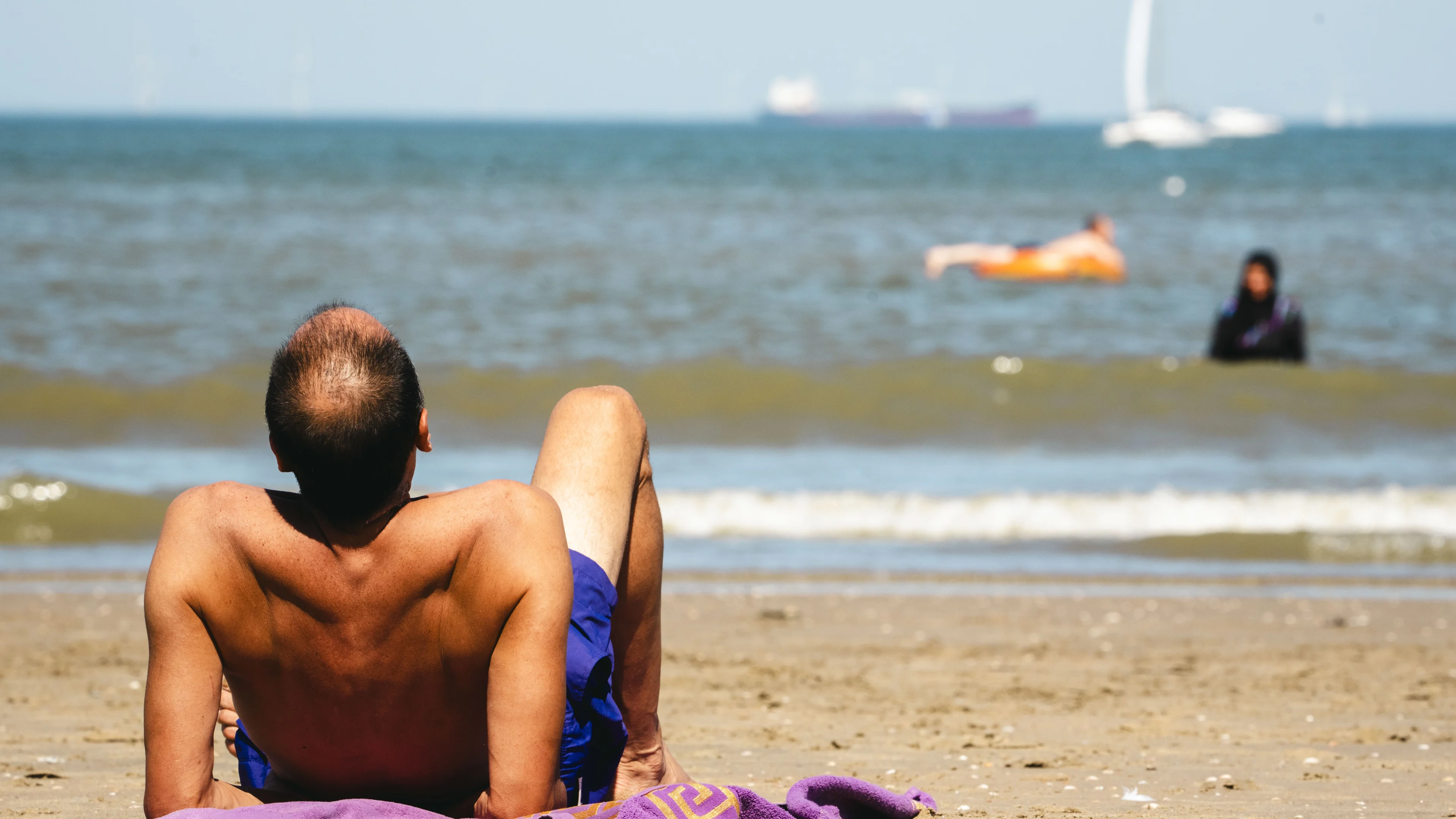 Brandende zon: zo herken je een zonnesteek en dit kun je ertegen doen