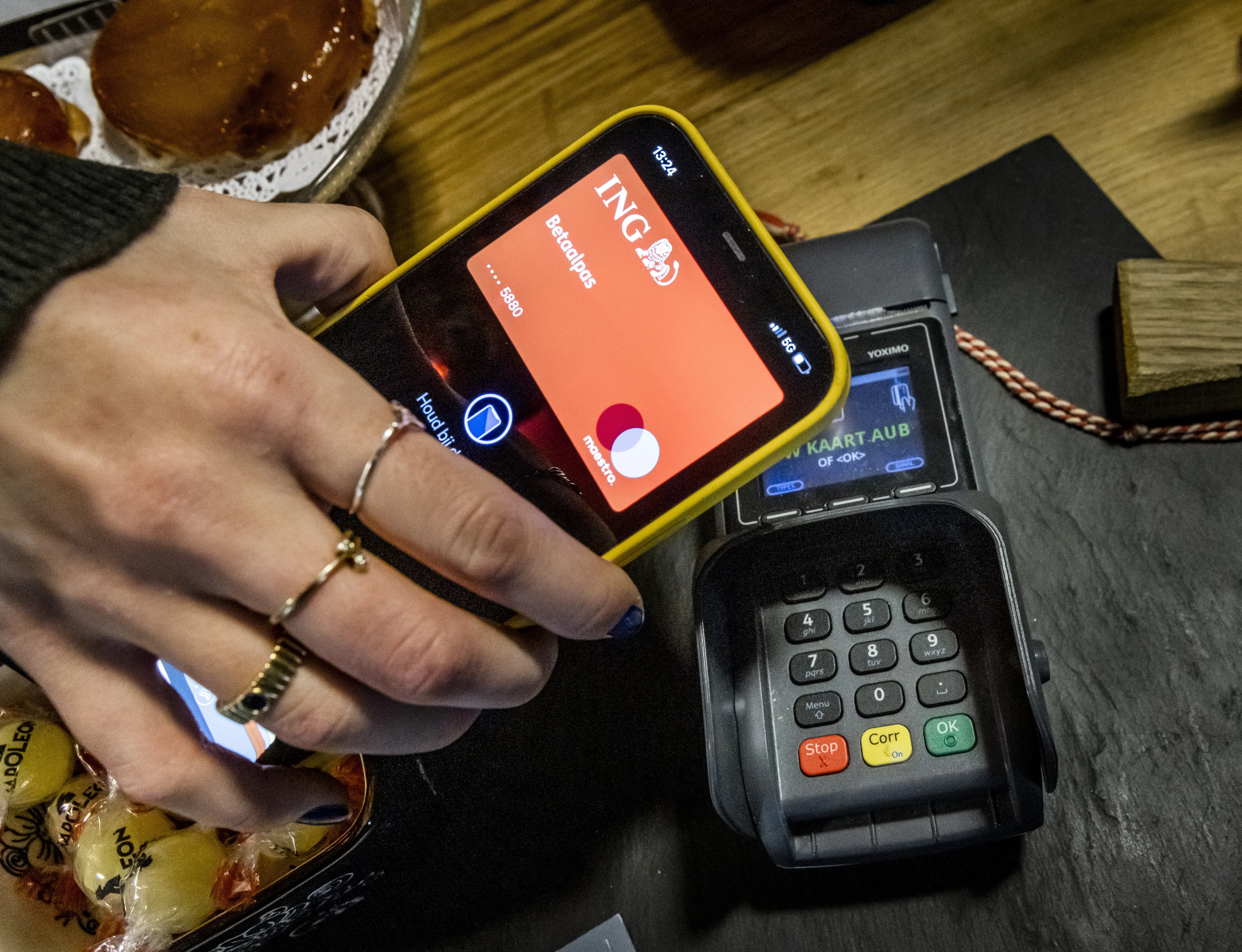 Cashgeld onder druk: op deze plekken betaal je steeds minder met contanten